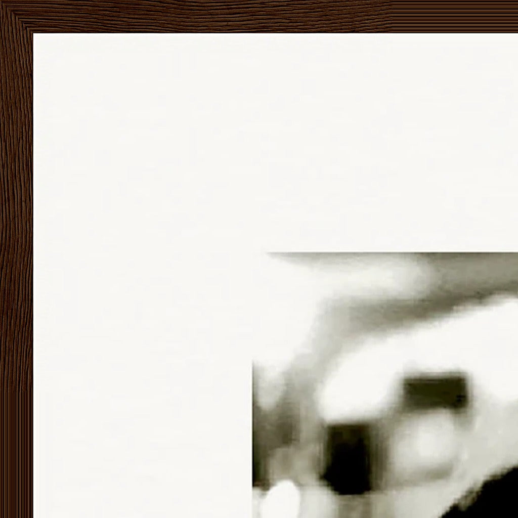 Cuba Girl Framed print 30x40 cm / 12x16″ Dark wood frame corner detail