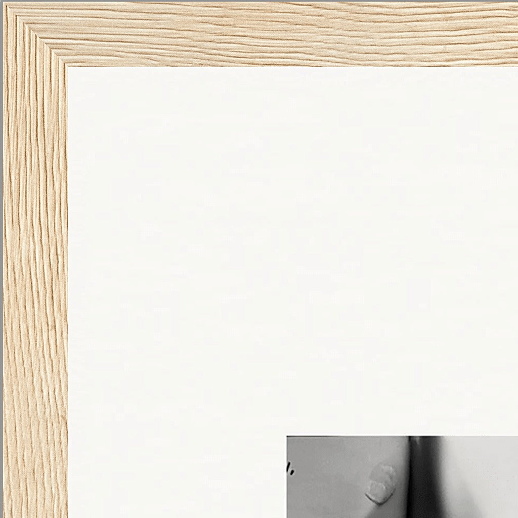 Synch'd Hands Framed print 30x40 cm / 12x16″ Wood frame corner detail