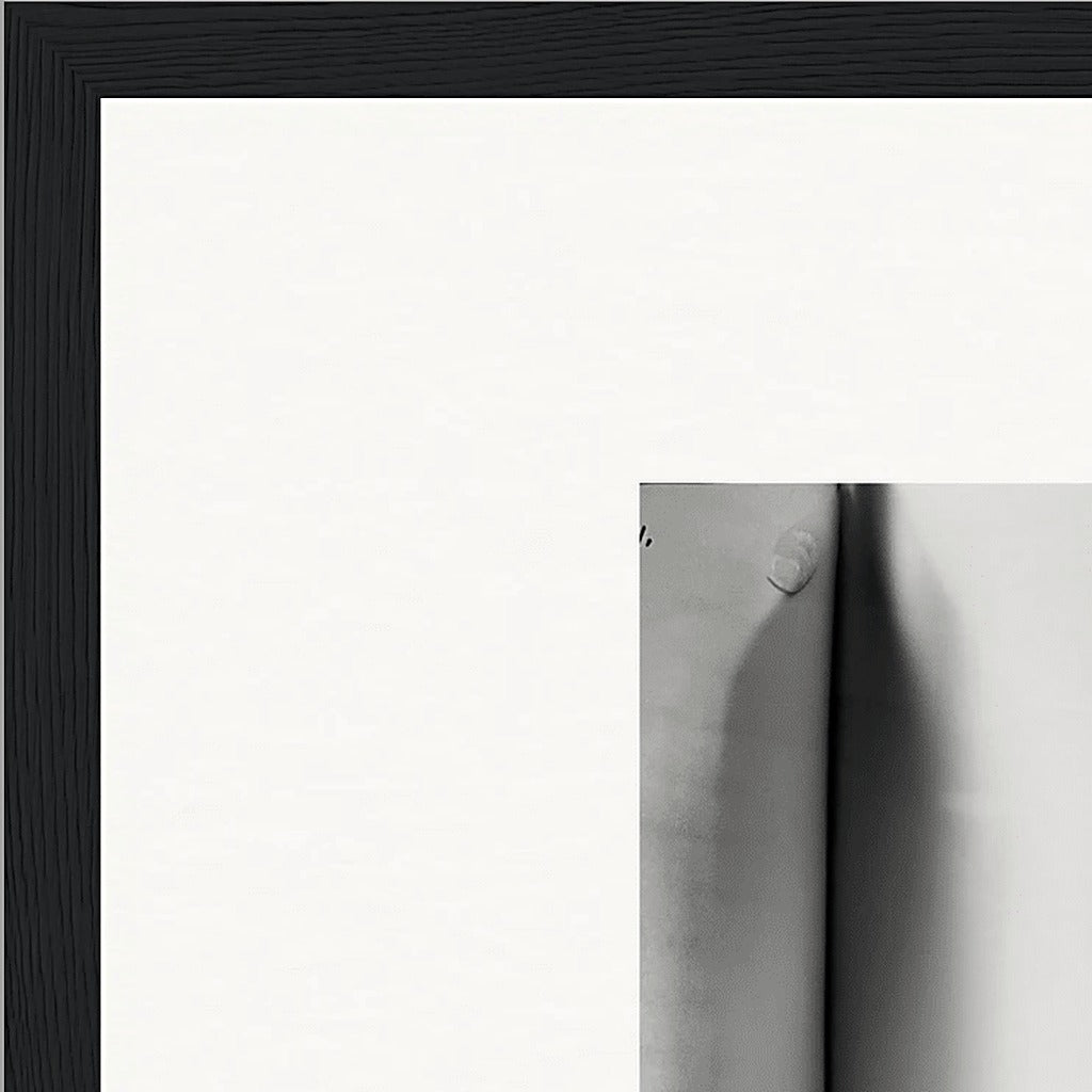 Synch'd Hands Framed print 40x40 cm / 16x16″ Black frame corner detail