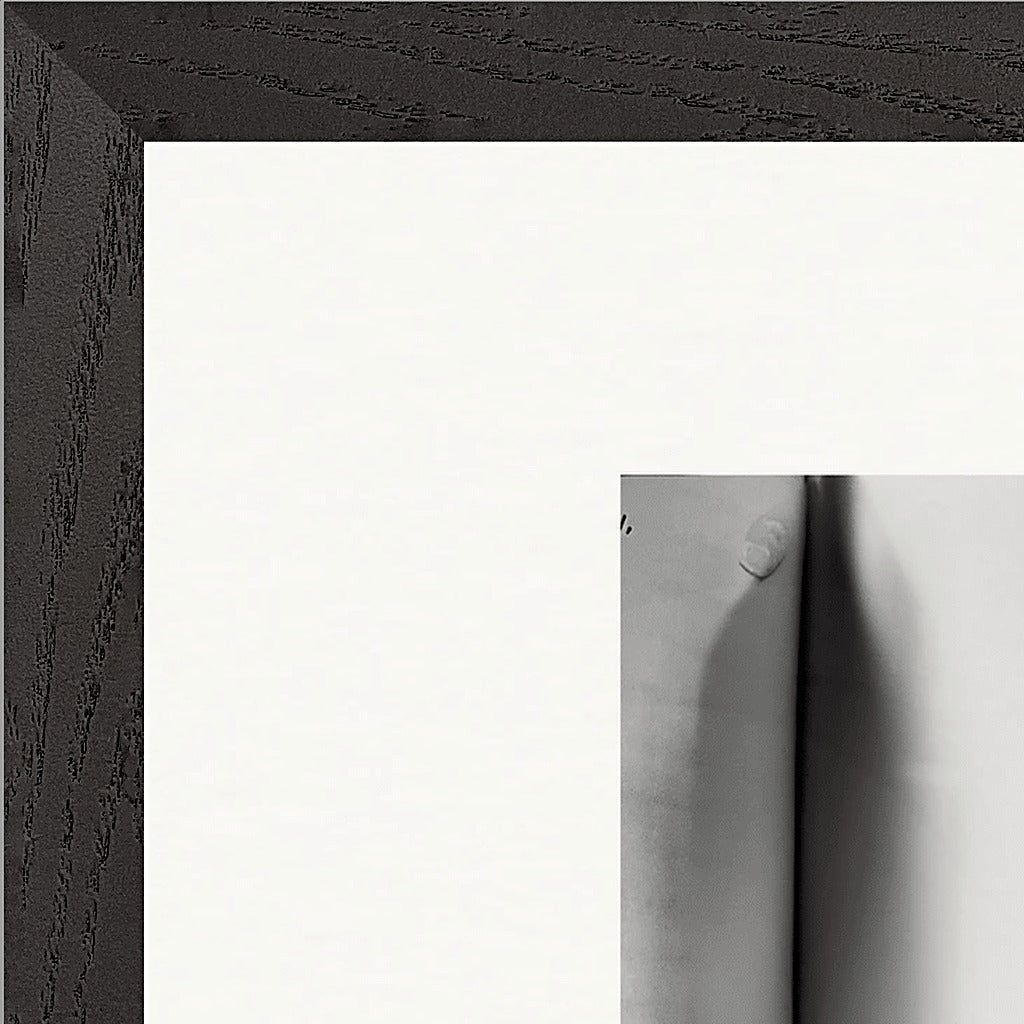 Synch'd Hands Framed print 40x40 cm / 16x16″ Black frame corner detail