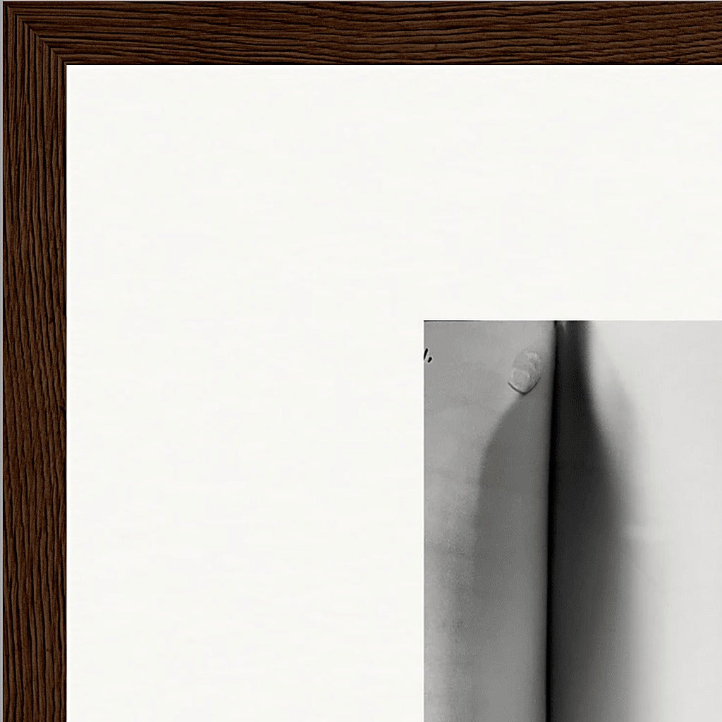 Synch'd Hands Framed print 40x40 cm / 16x16″ Dark wood frame corner detail