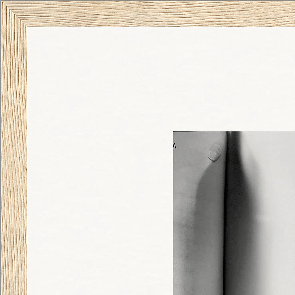 Synch'd Hands Framed print 40x40 cm / 16x16″ Wood frame corner detail