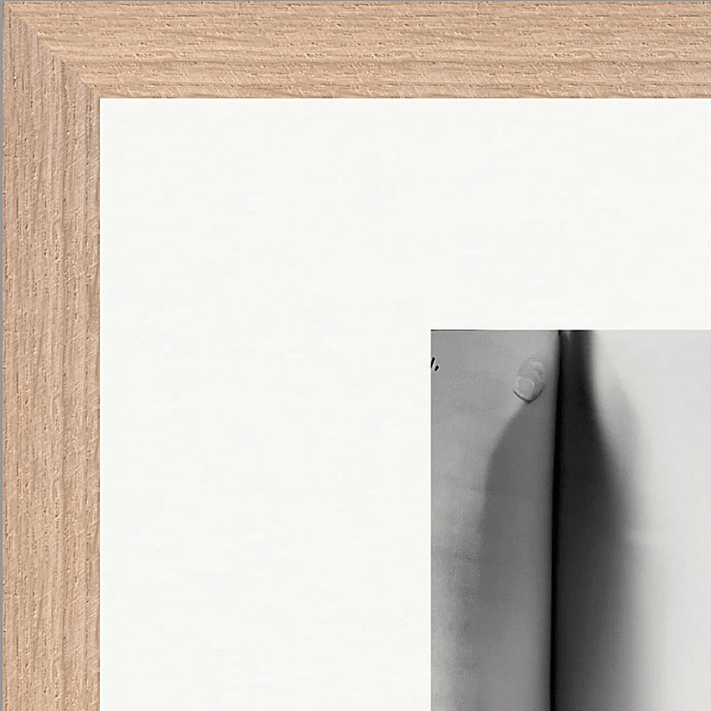 Synch'd Hands Framed print 40x40 cm / 16x16″ Wood frame corner detail
