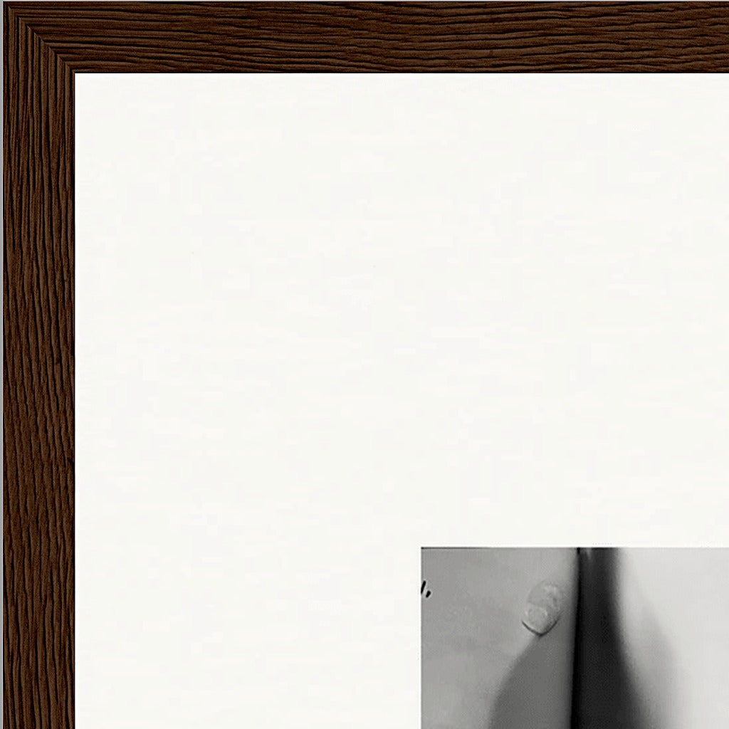 Synch'd Hands Framed print 40x50 cm / 16x20″ Dark wood frame corner detail