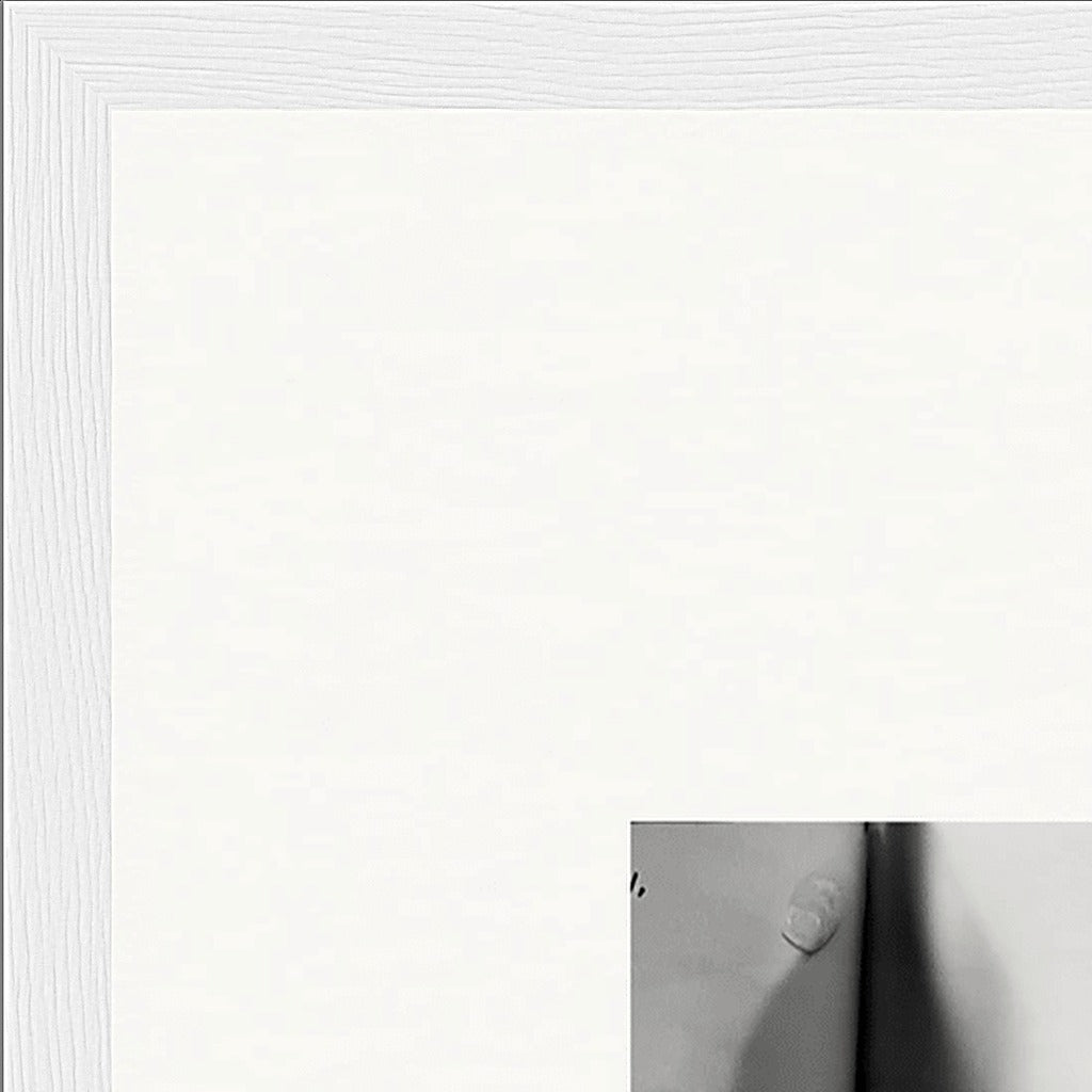 Synch'd Hands Framed print 40x50 cm / 16x20″ White frame corner detail