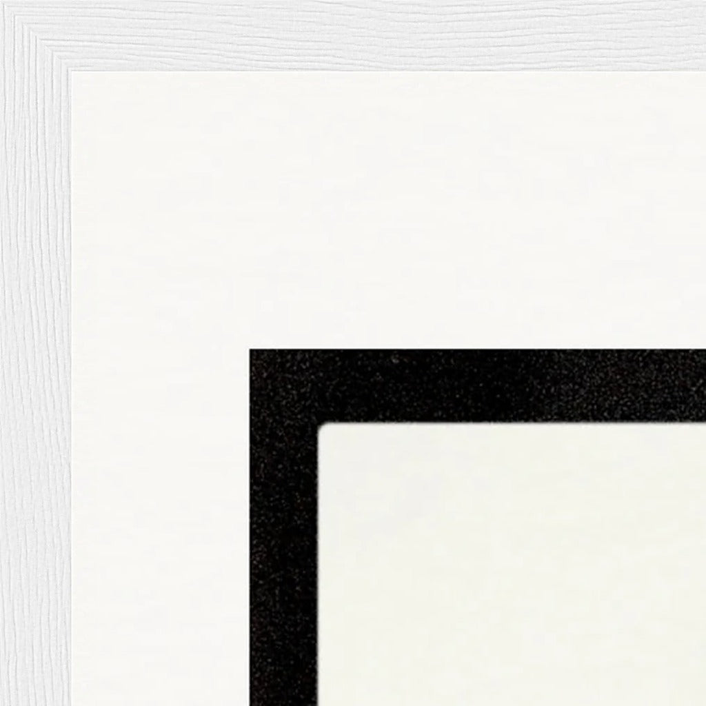 Little Secret Framed print 40x50 cm / 16x20″ White frame corner detail
