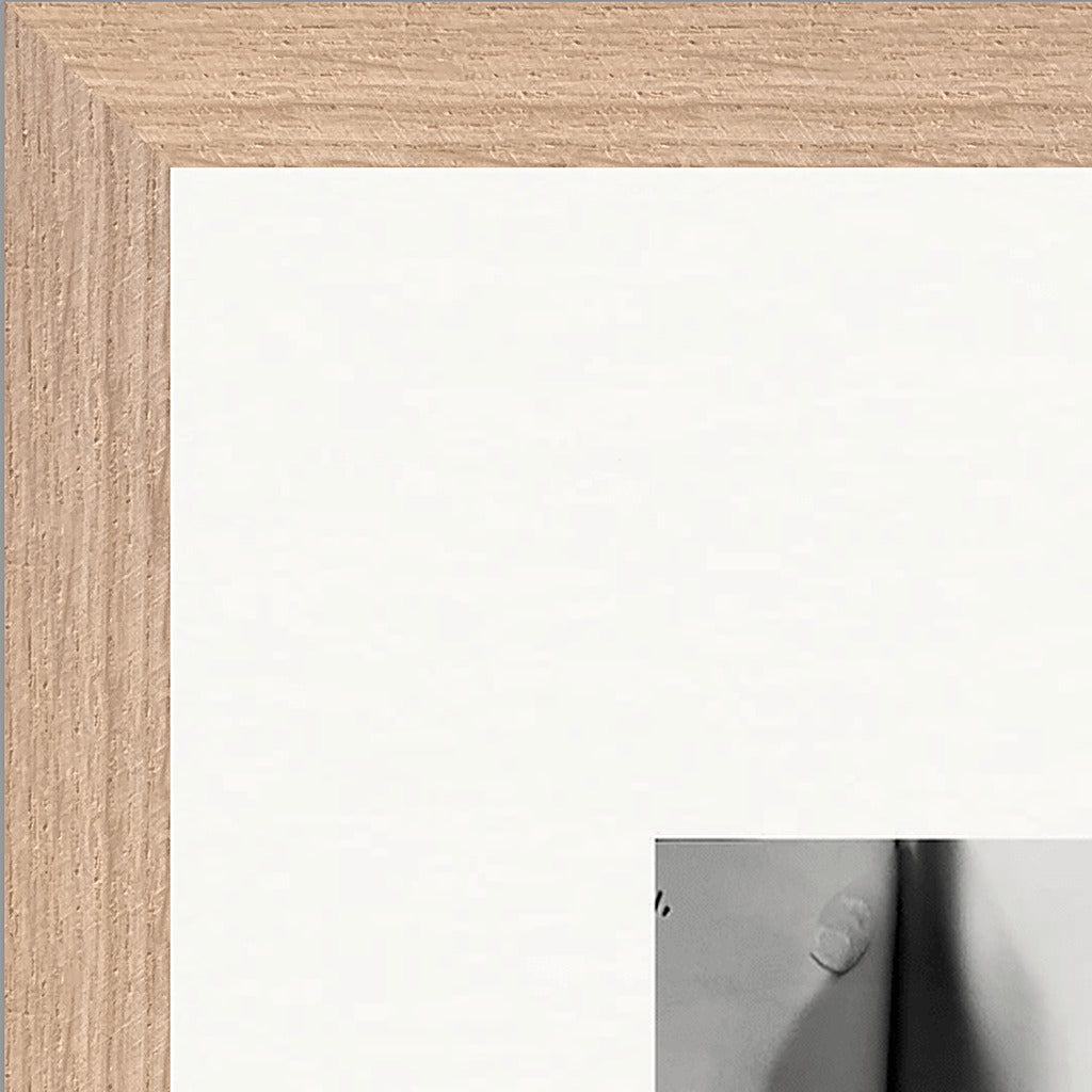 Synch'd Hands Framed print 40x50 cm / 16x20″ Wood frame corner detail