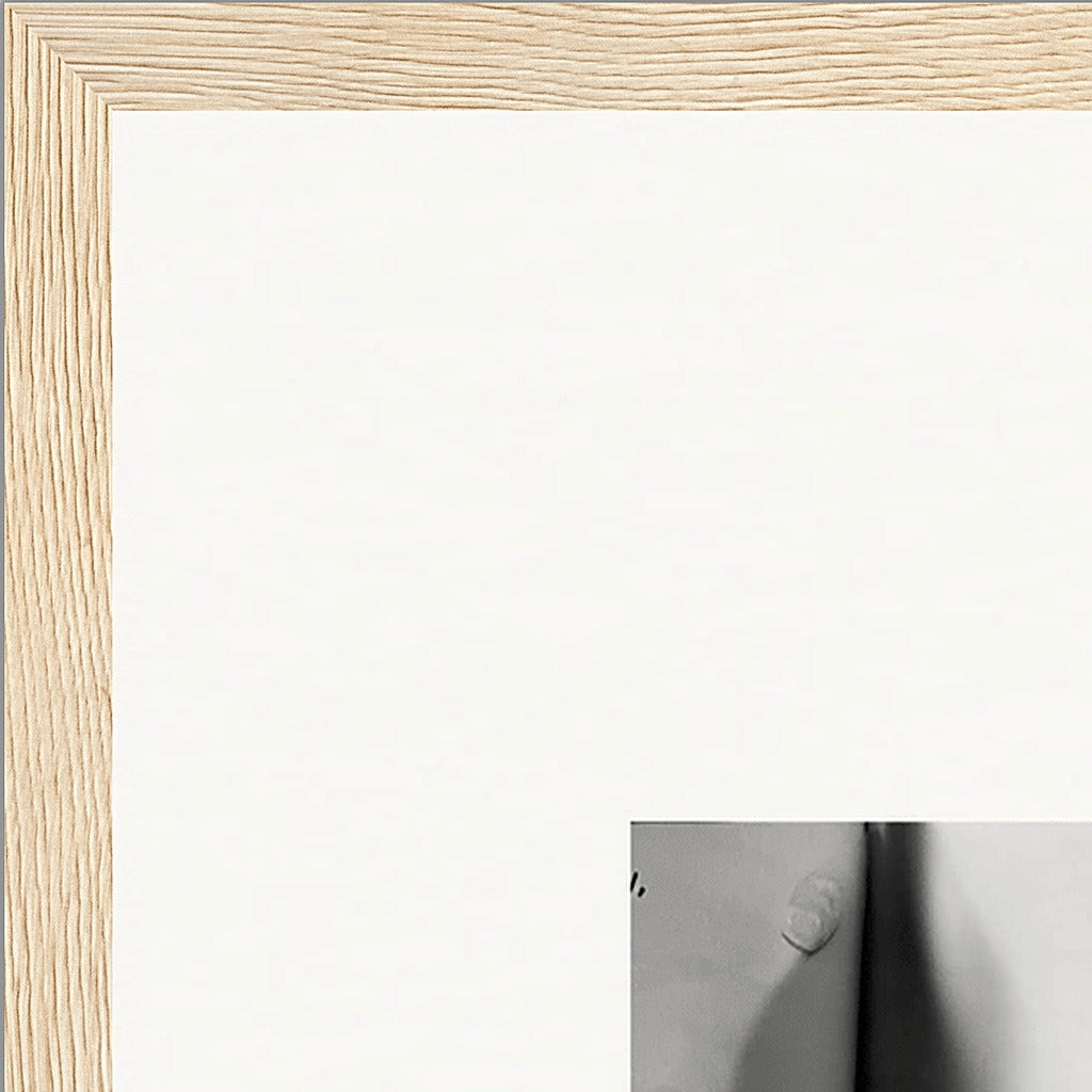 Synch'd Hands Framed print 40x50 cm / 16x20″ Wood frame corner detail