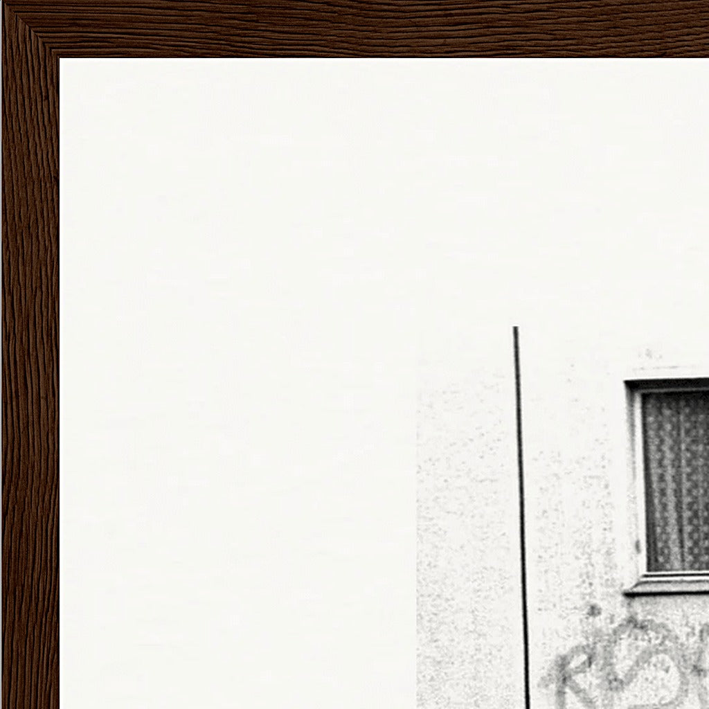 The Urban Matrix Framed print 40x60 cm / 16x24″ Dark wood frame corner detail