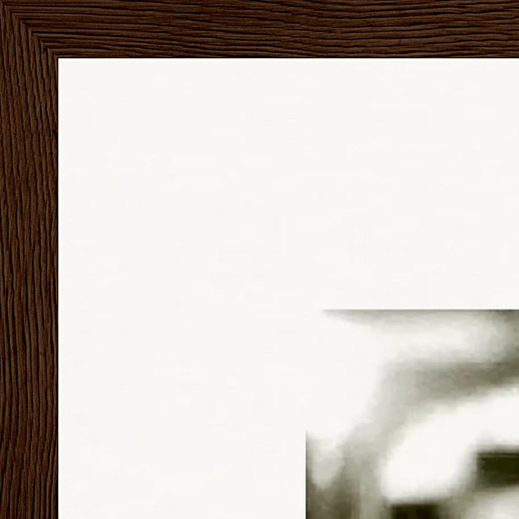 Cuba Girl Framed print 40x60 cm / 16x24″ Dark wood frame corner detail