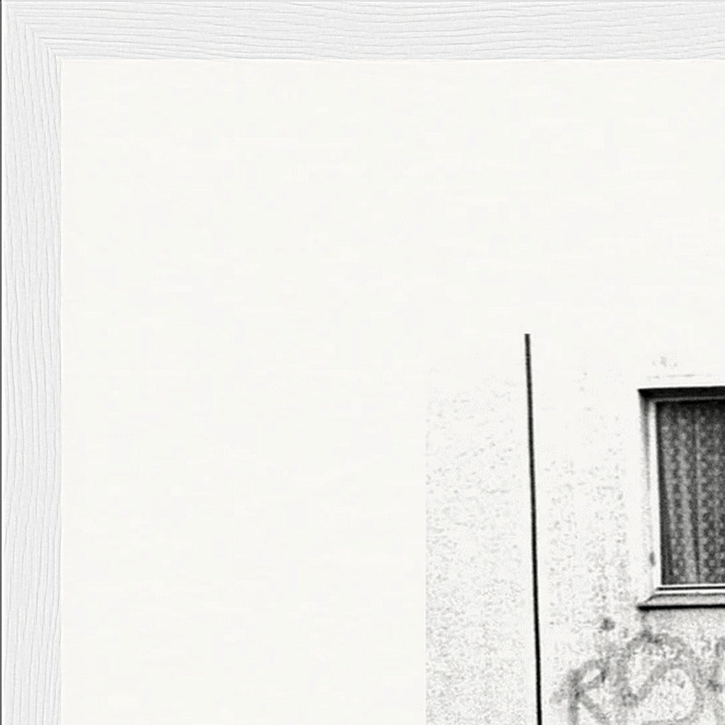 The Urban Matrix Framed print 40x60 cm / 16x24″ White frame corner detail