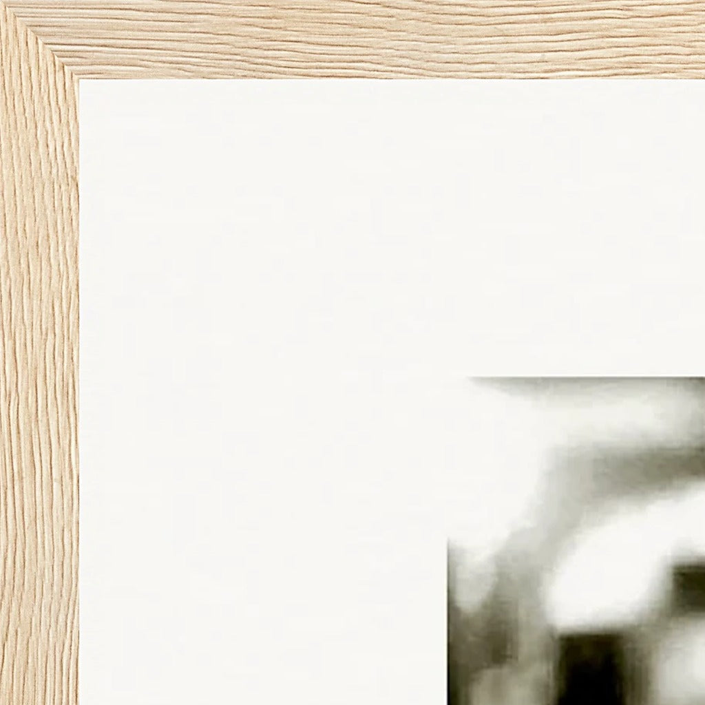 Cuba Girl Framed print 40x60 cm / 16x24″ Wood frame corner detail