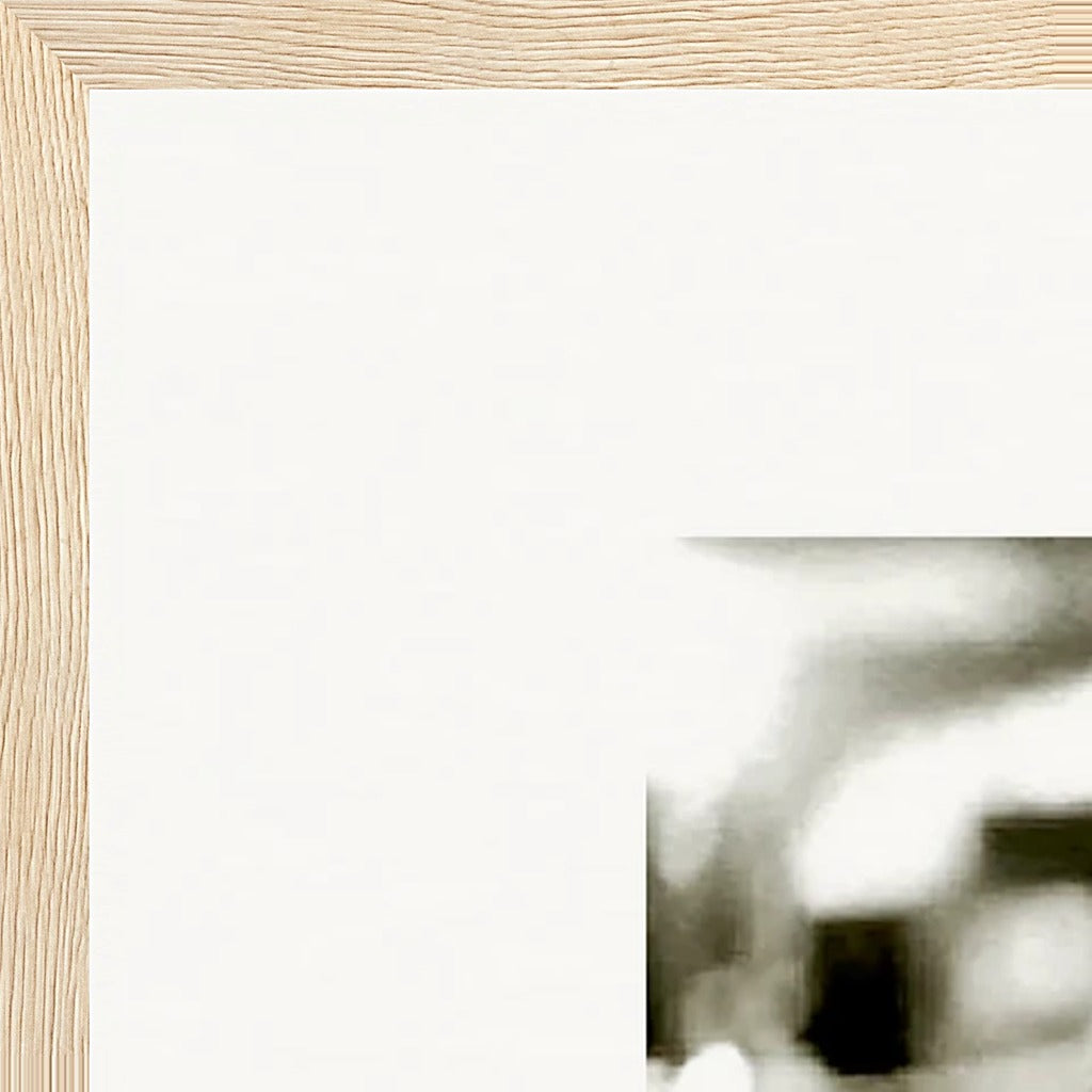Cuba Girl Framed print A2 (42 x 59.4  cm) Wood frame corner detail