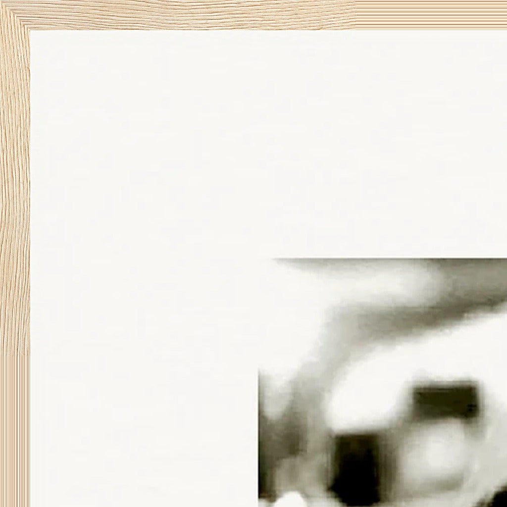 Cuba Girl Framed print 45x60 cm / 18x24″ Wood frame corner detail