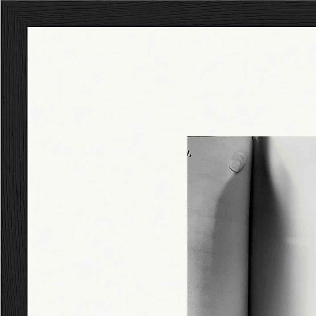 Synch'd Hands Framed print 50x50 cm / 20x20″ Black frame corner detail