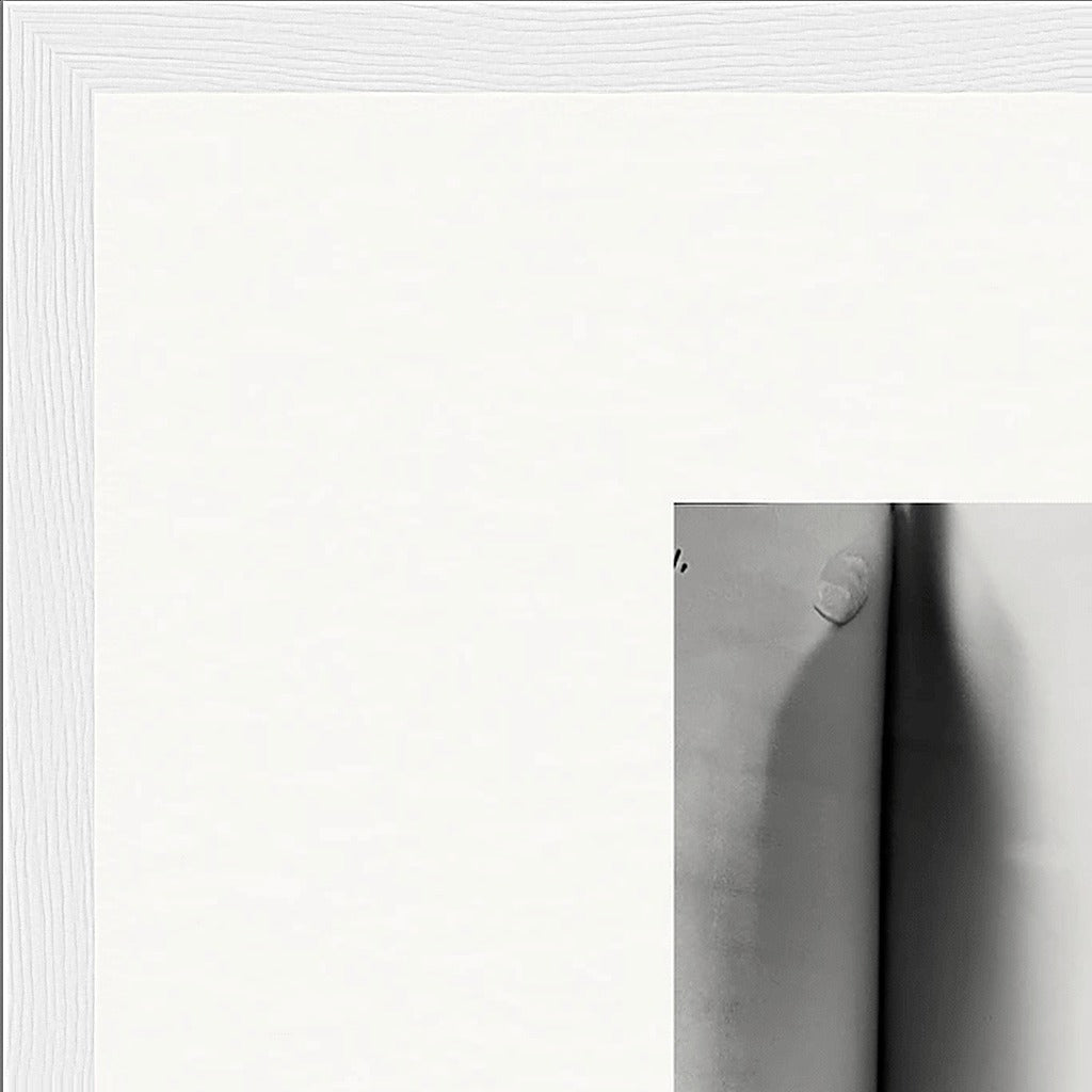 Synch'd Hands Framed print 50x50 cm / 20x20″ White frame corner detail