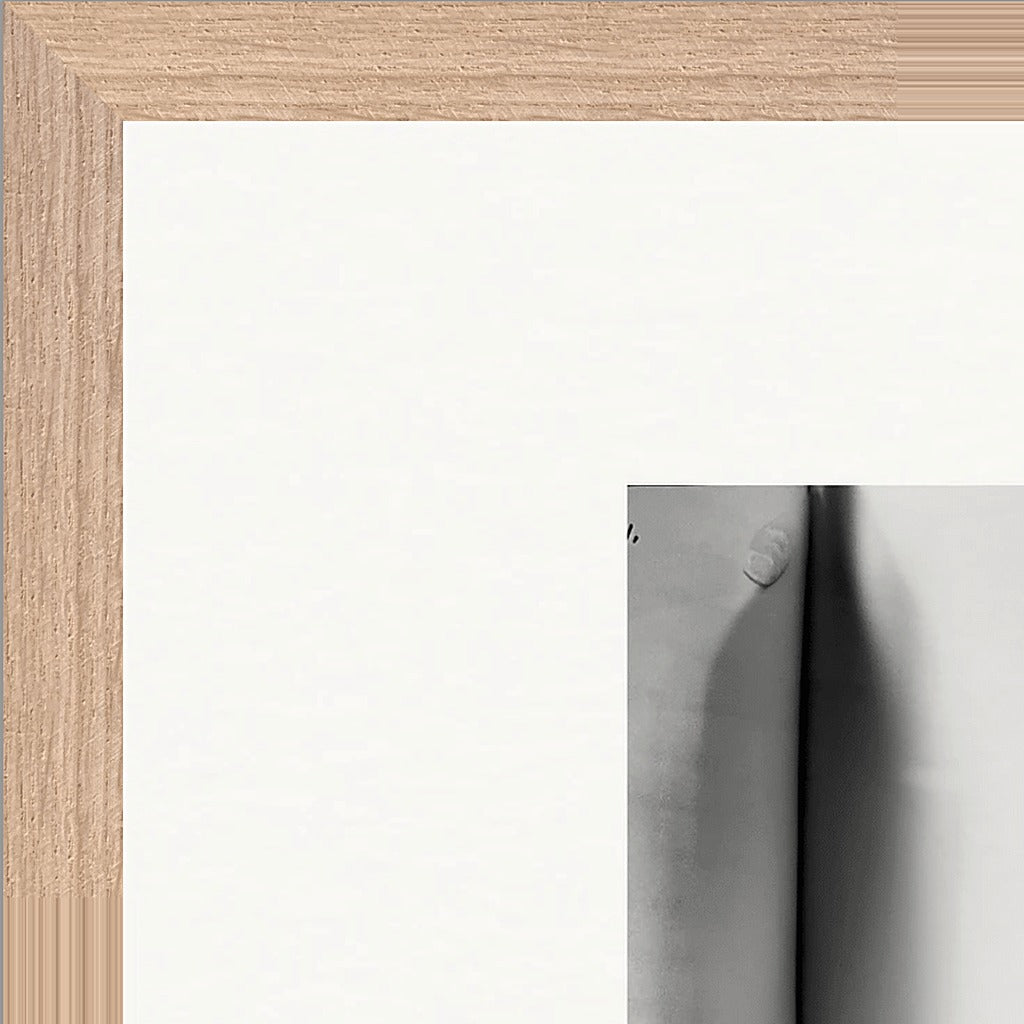 Synch'd Hands Framed print 50x50 cm / 20x20″ Wood frame corner detail