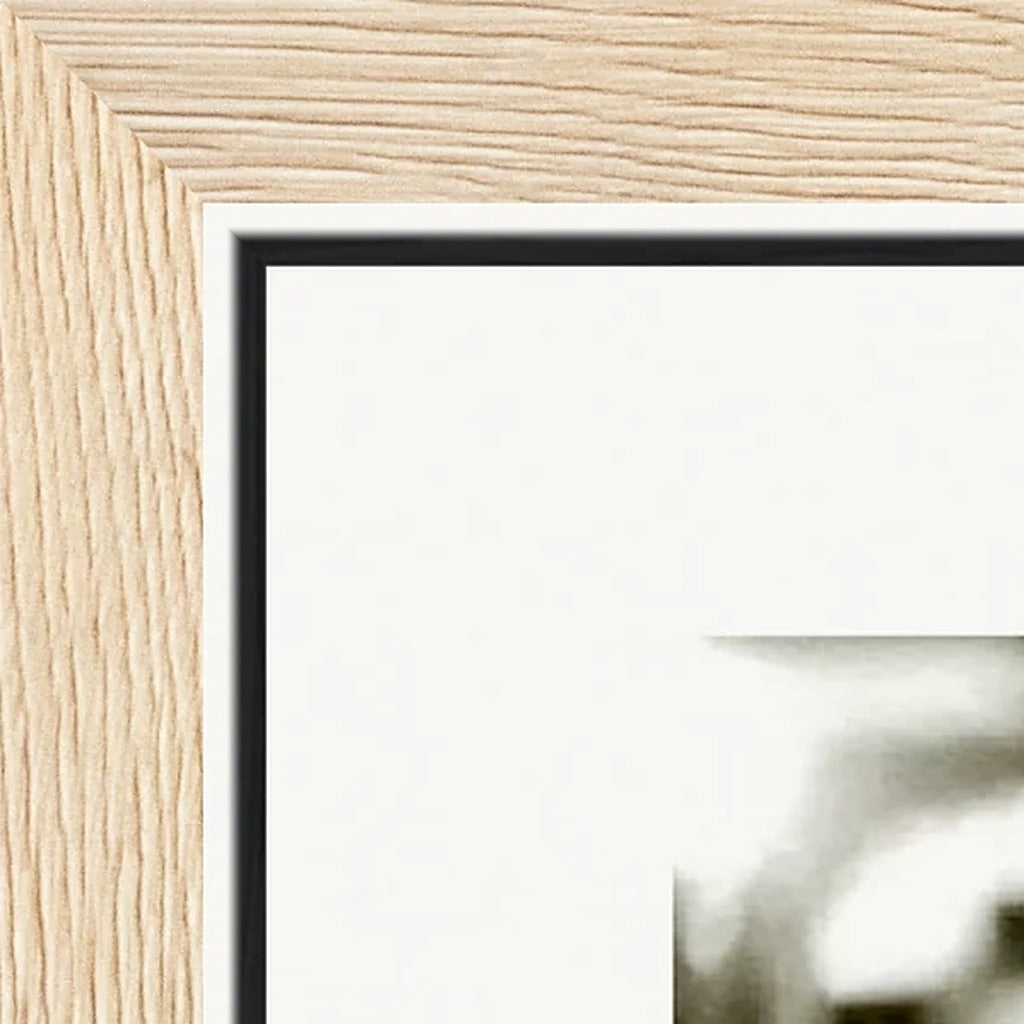 Cuba Girl Framed print 50x70 cm / 20x28″ Wood frame corner detail
