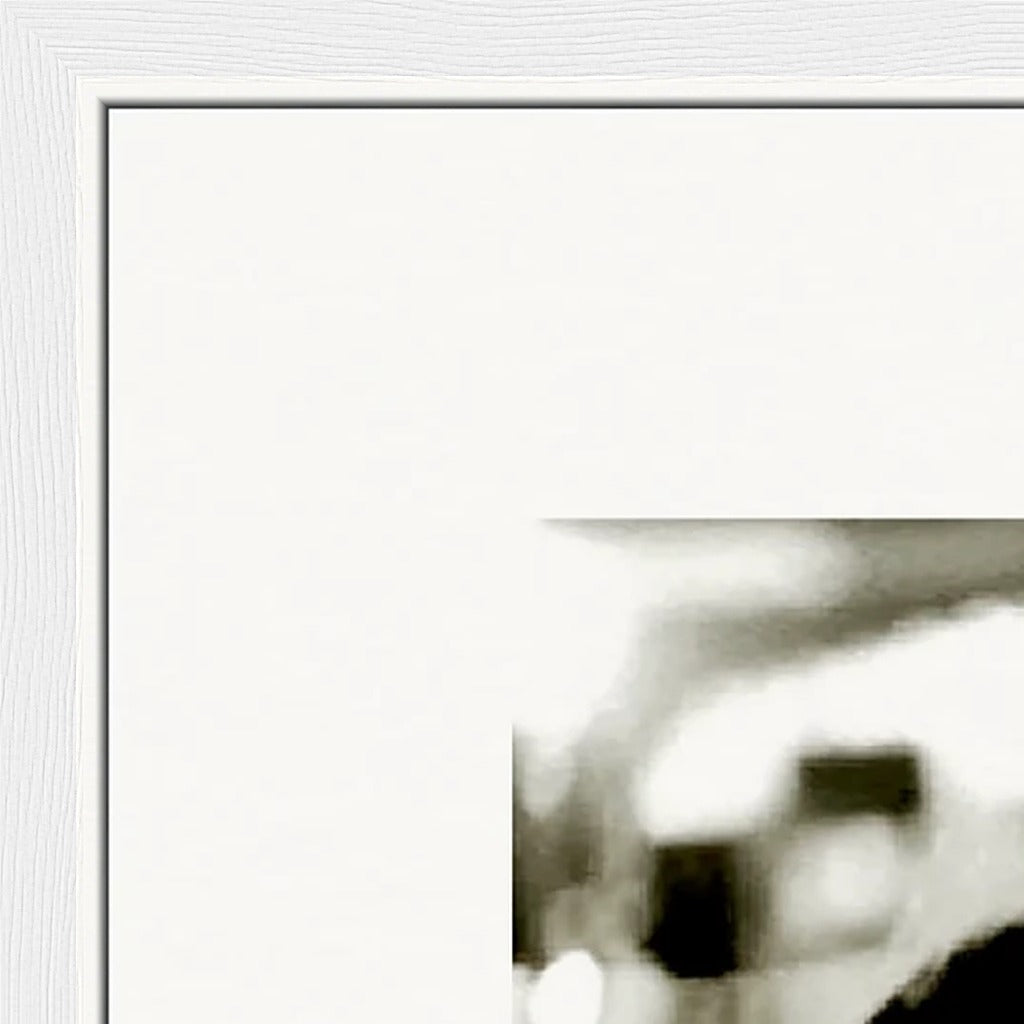 Cuba Girl Framed print 60x80 cm / 24x32″ White frame corner detail