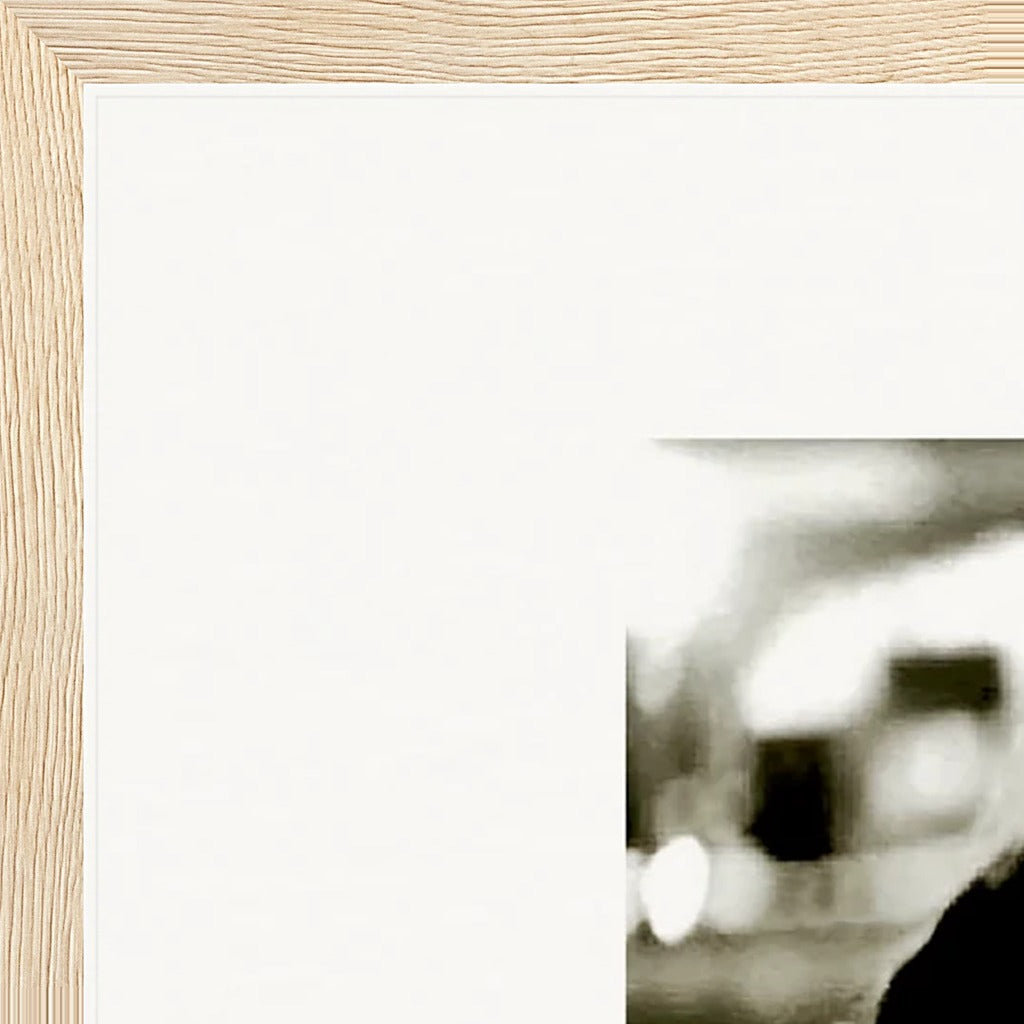 Cuba Girl Framed print 60x80 cm / 24x32″ Wood frame corner detail