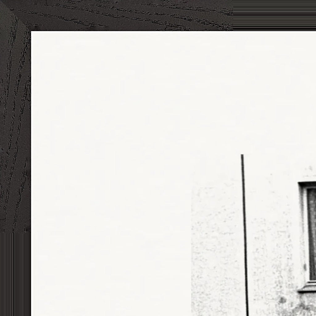 The Urban Matrix Framed print 60x90 cm / 24x36″ Black frame corner detail