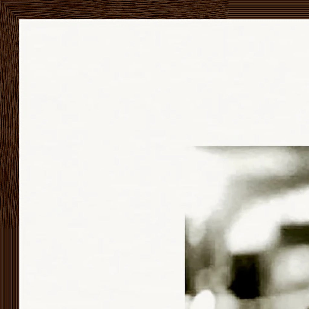 Cuba Girl Framed print 70x100 cm / 28x40″ Dark wood frame corner detail