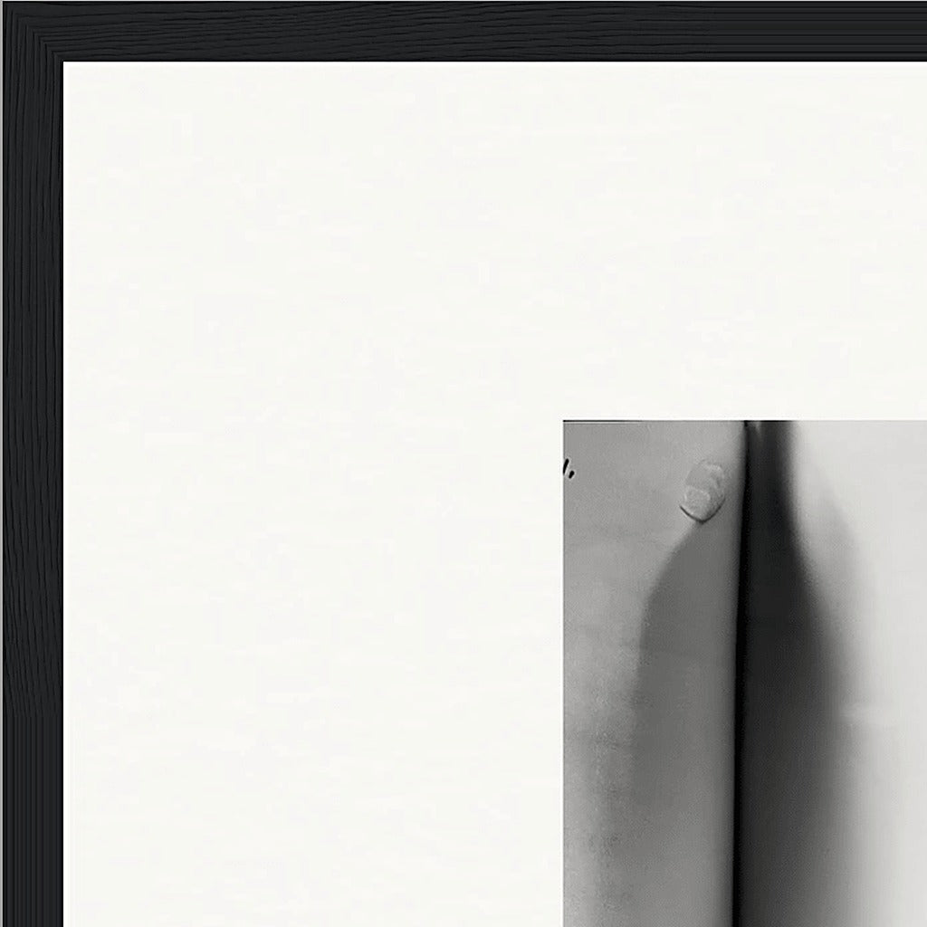 Synch'd Hands Framed print 70x70 cm / 28x28″ Black frame corner detail