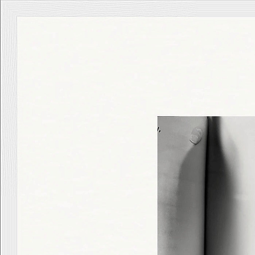 Synch'd Hands Framed print 70x70 cm / 28x28″ White frame corner detail