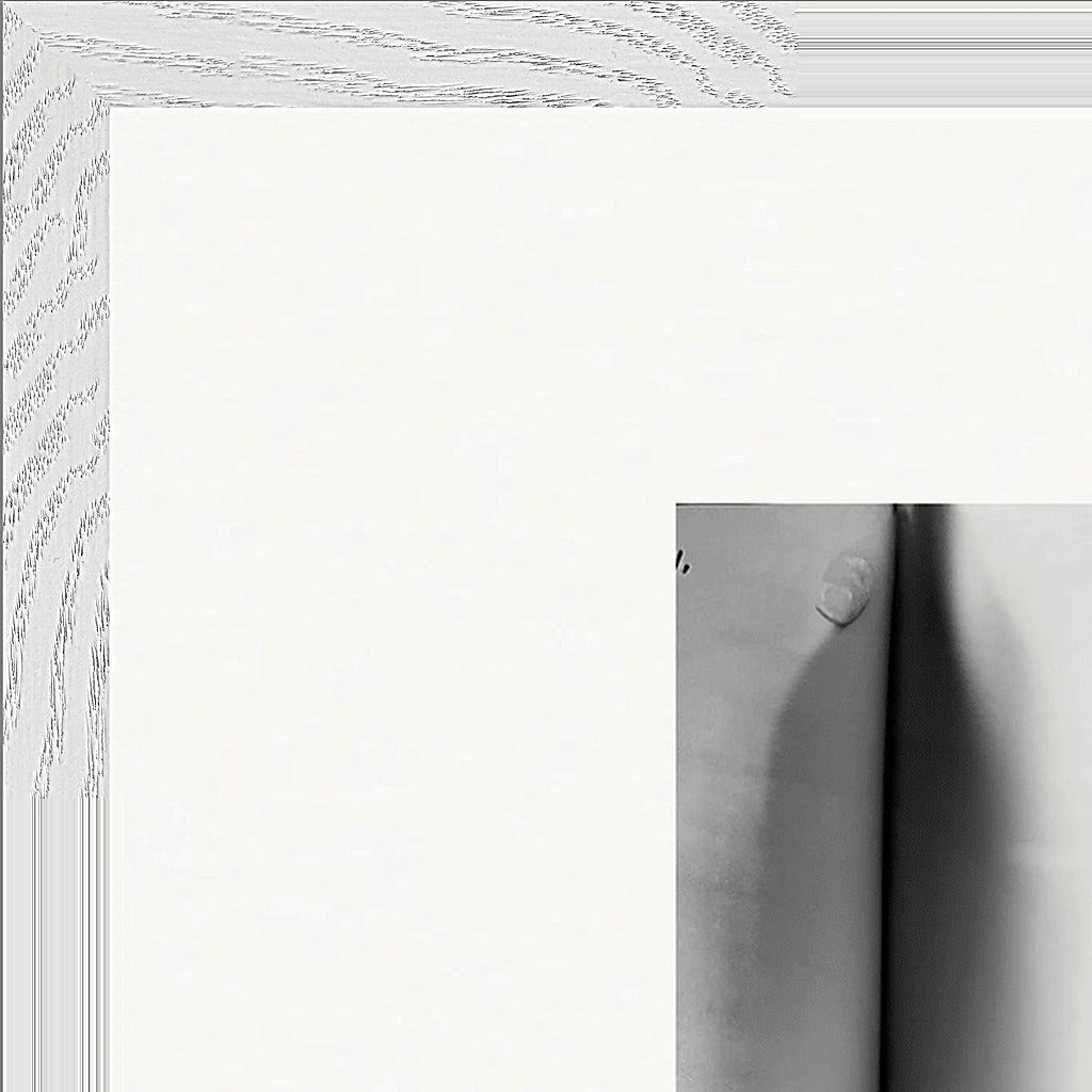 Synch'd Hands Framed print 70x70 cm / 28x28″ White frame corner detail