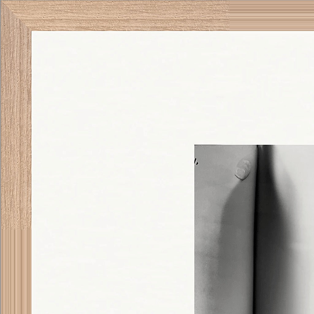 Synch'd Hands Framed print 70x70 cm / 28x28″ Wood frame corner detail
