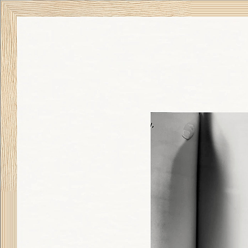 Synch'd Hands Framed print 70x70 cm / 28x28″ Wood frame corner detail