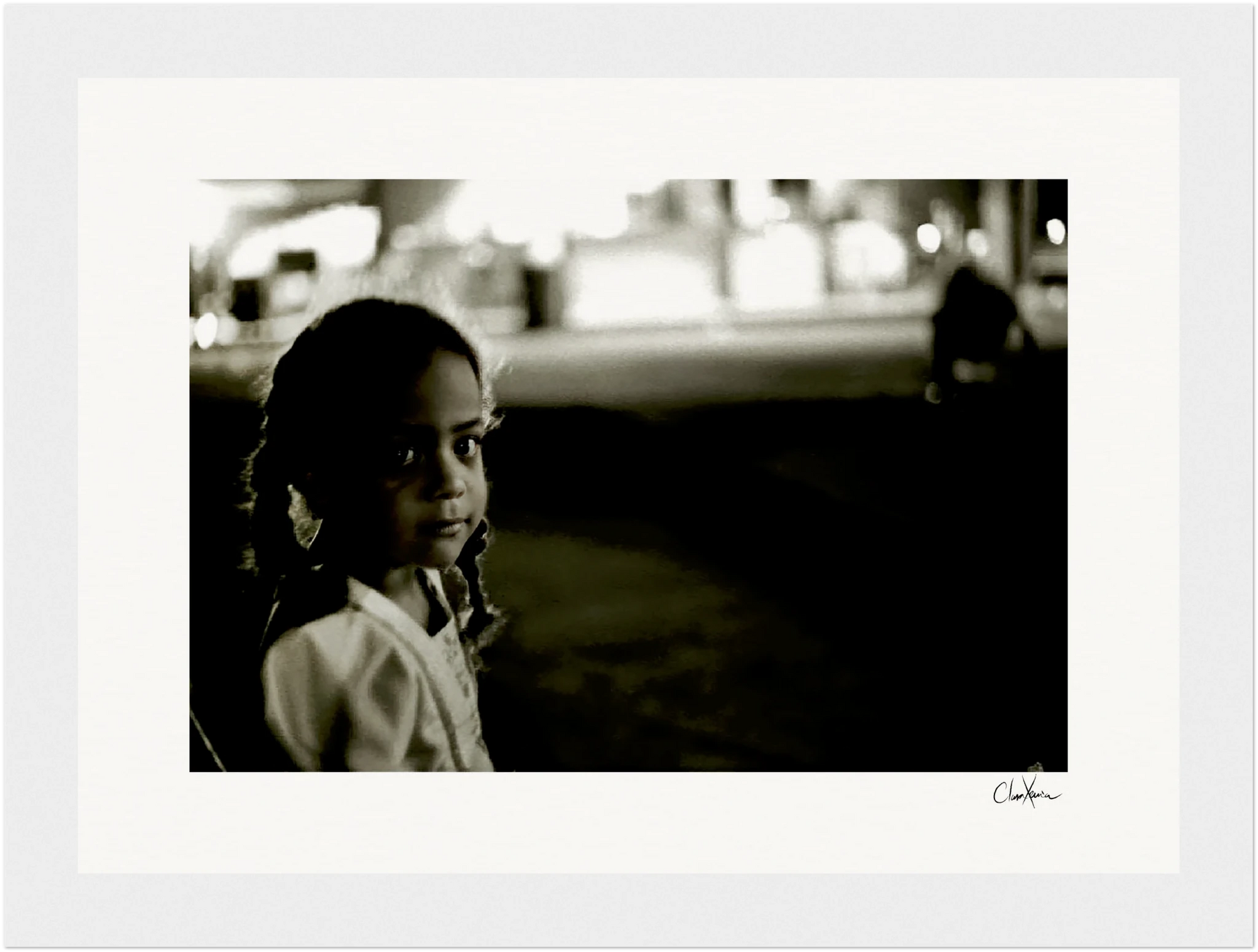 Framed print « Cuba Girl  »Framed print cm / 5 x 7 pouces, White frame