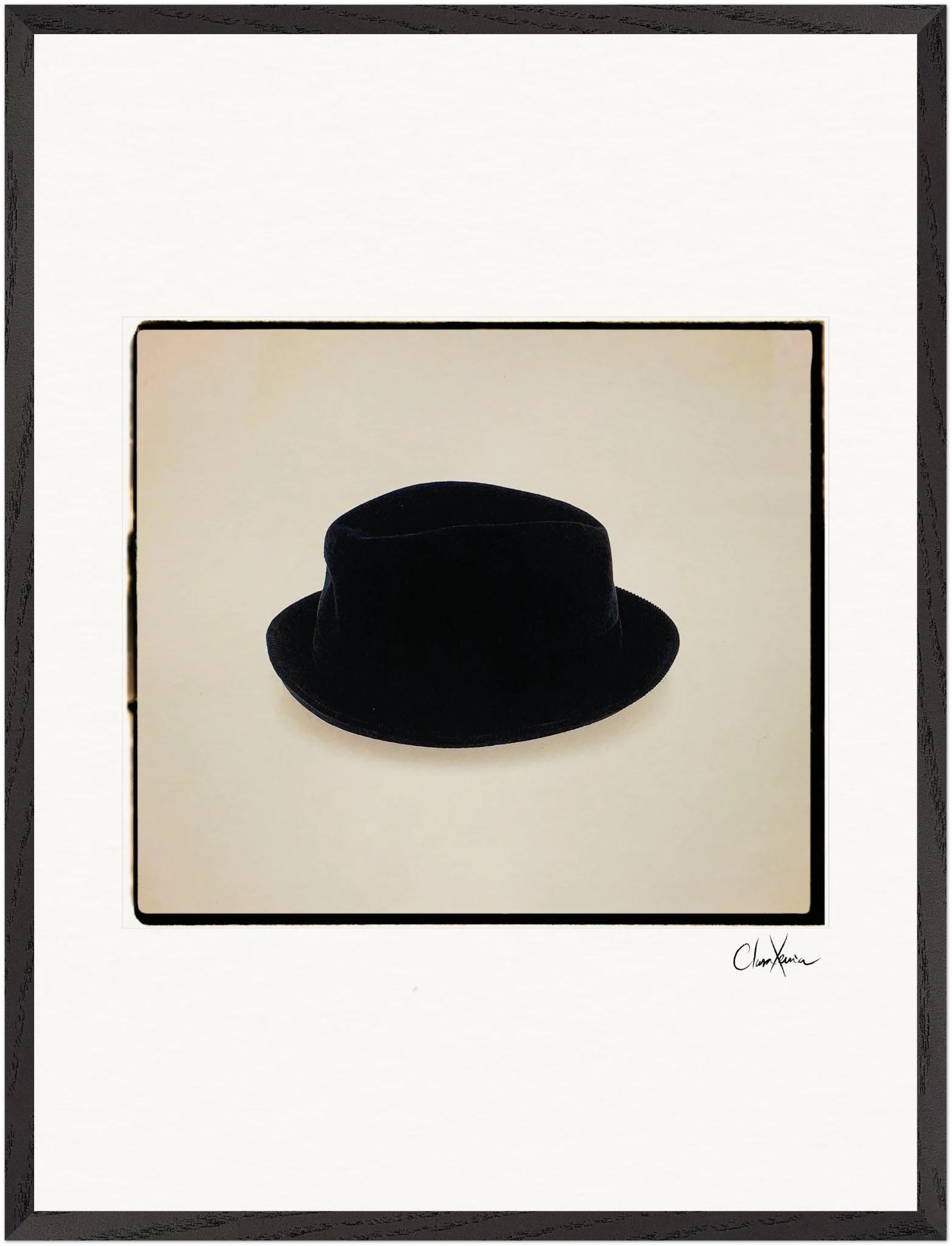 Framed print « Hat On  »Framed print cm / 5 x 7 pouces White frame