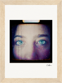 Have a Looksie, fine art photography by ClaraXenia. Framed print 13x18 cm / 5x7″ Wood frame 19