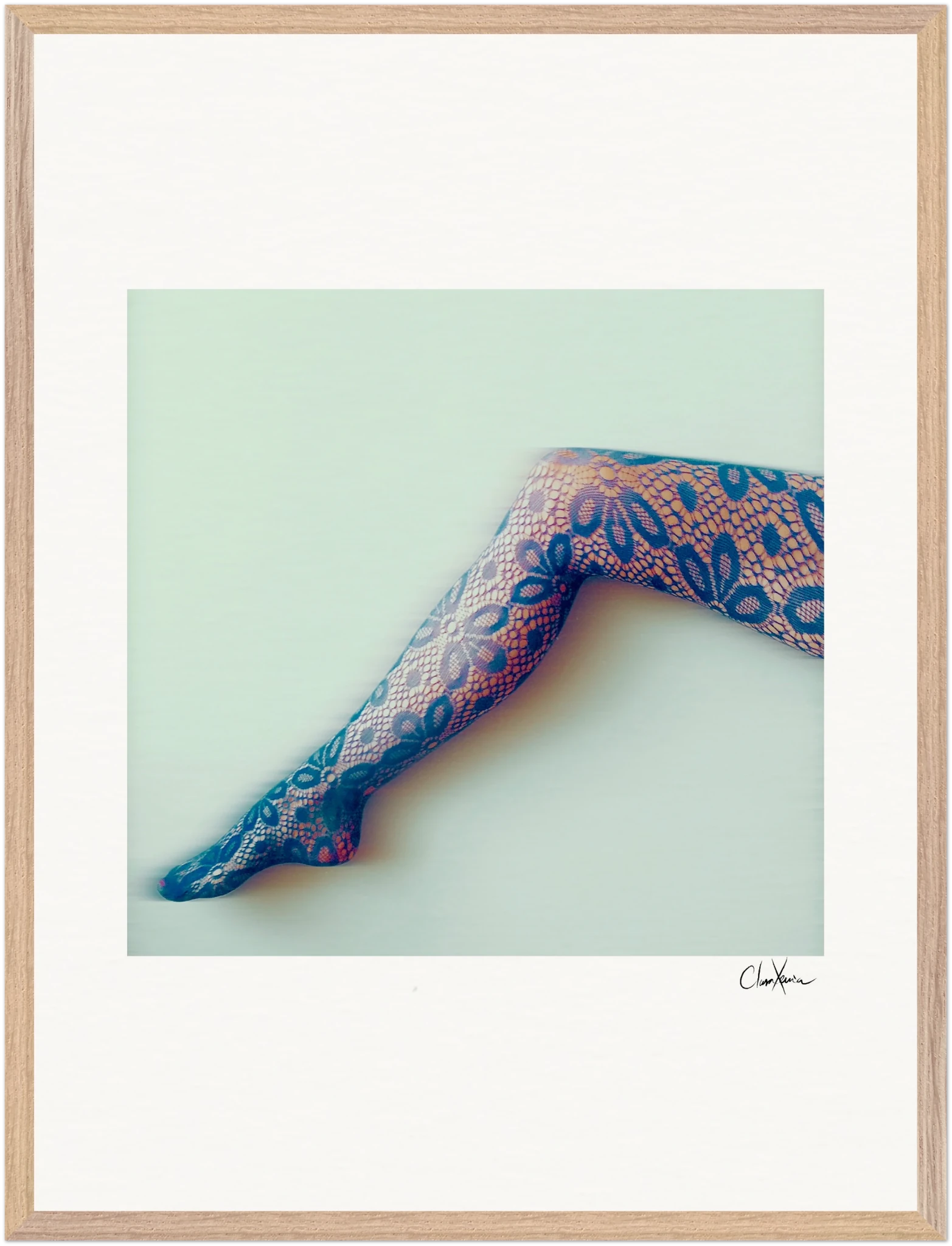 Framed print "Lacey Leg "Framed print cm / 5x7″ White frame