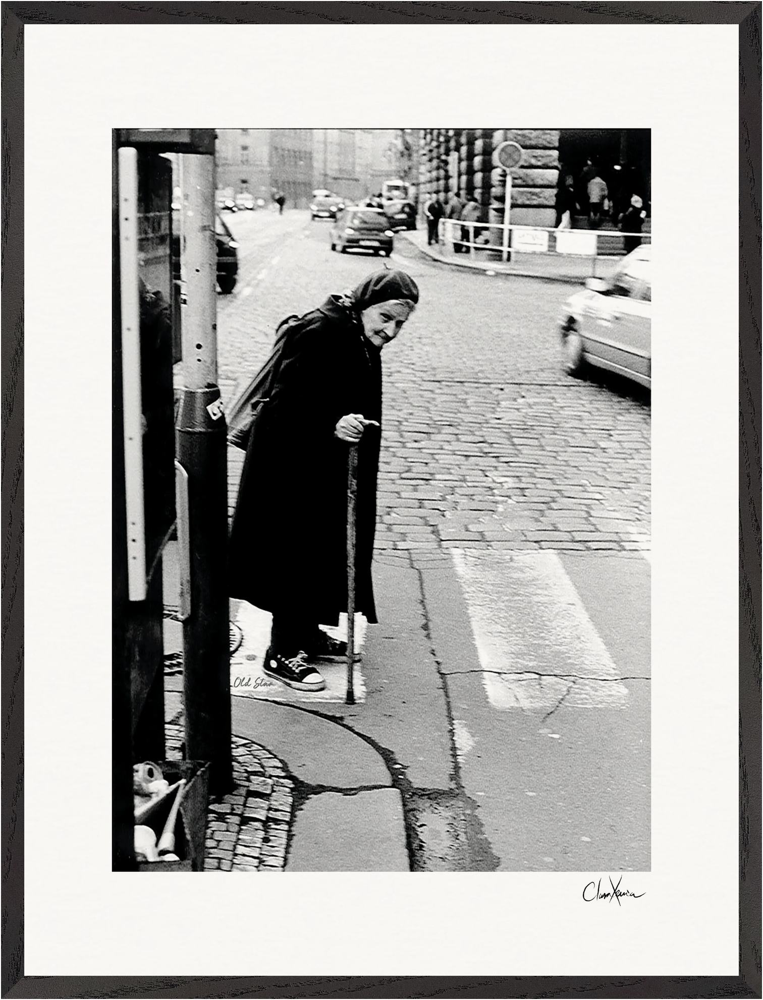 Old Star Framed print 60x80 cm / 24x32″ Black frame 52