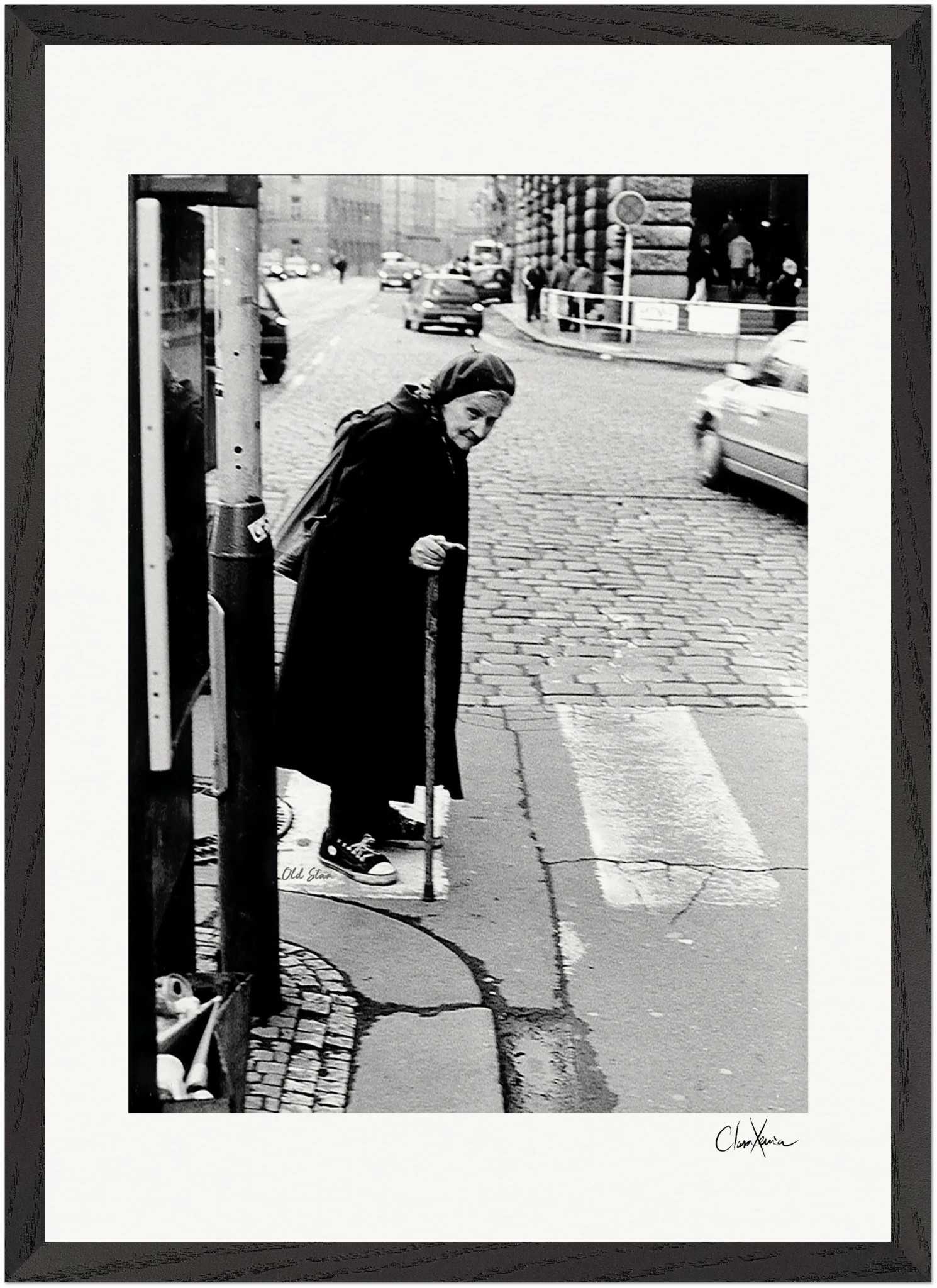 Old Star Framed print 60x80 cm / 24x32″ Black frame 52