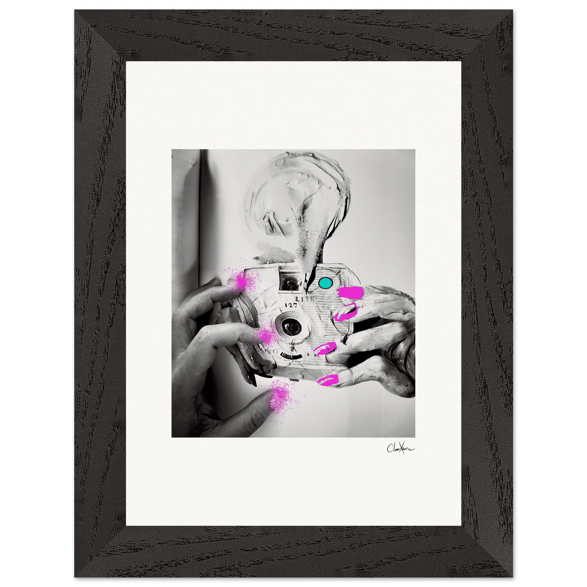 Synch'd Hands Framed print 13x18 cm / 5x7″ Black frame 66