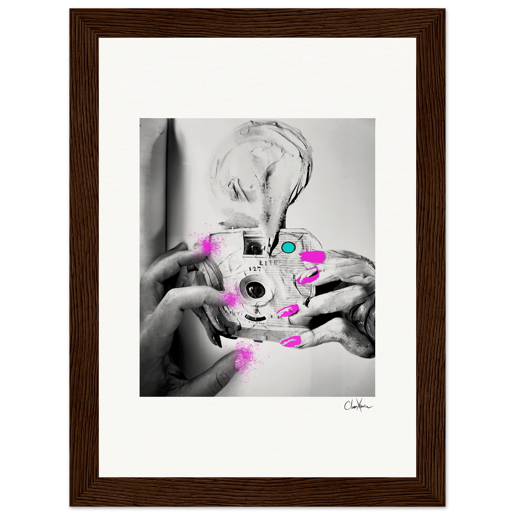 Synch'd Hands Framed print 13x18 cm / 5x7″ Dark wood frame 48