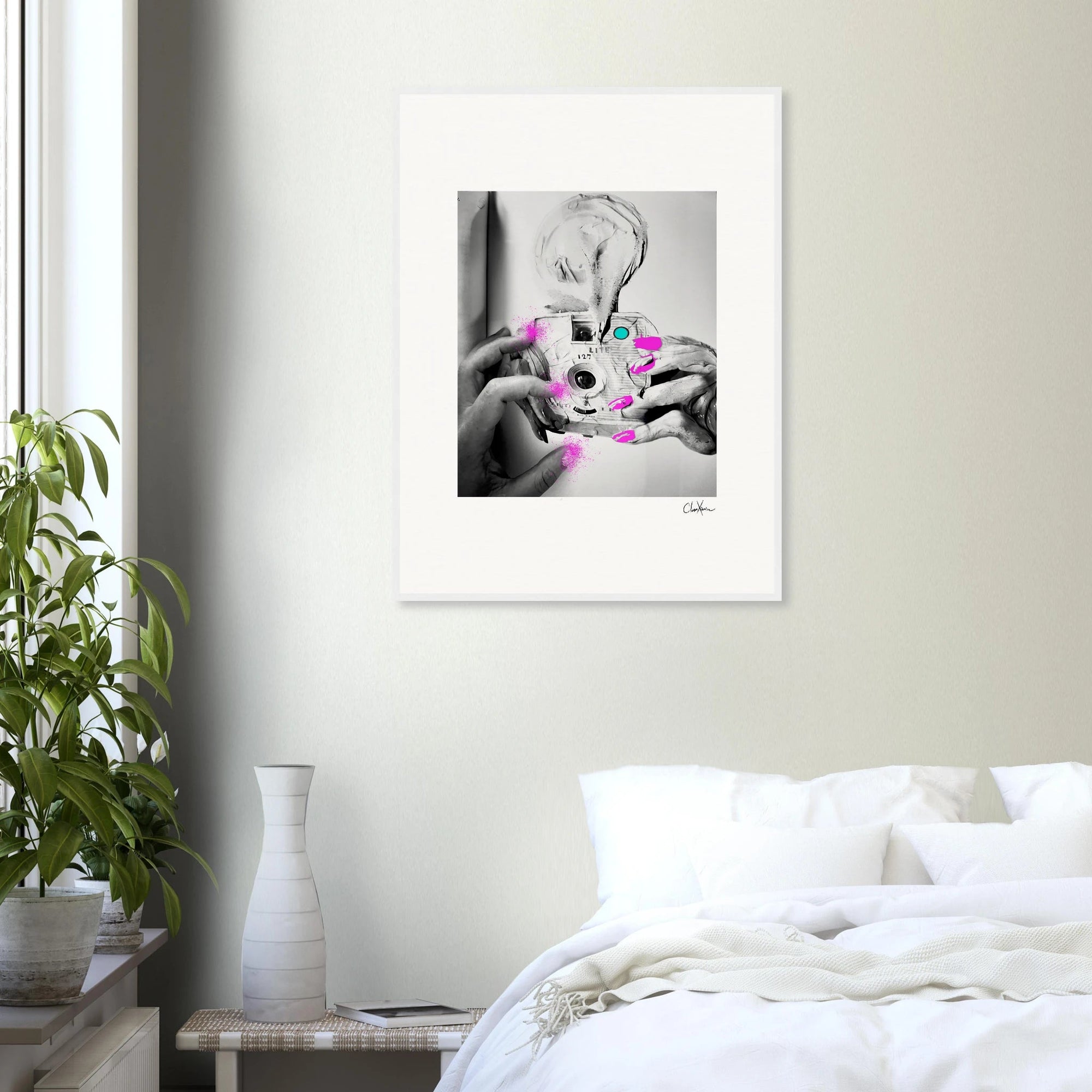 Synch'd Hands Framed print 13x18 cm / 5x7″ White frame 5