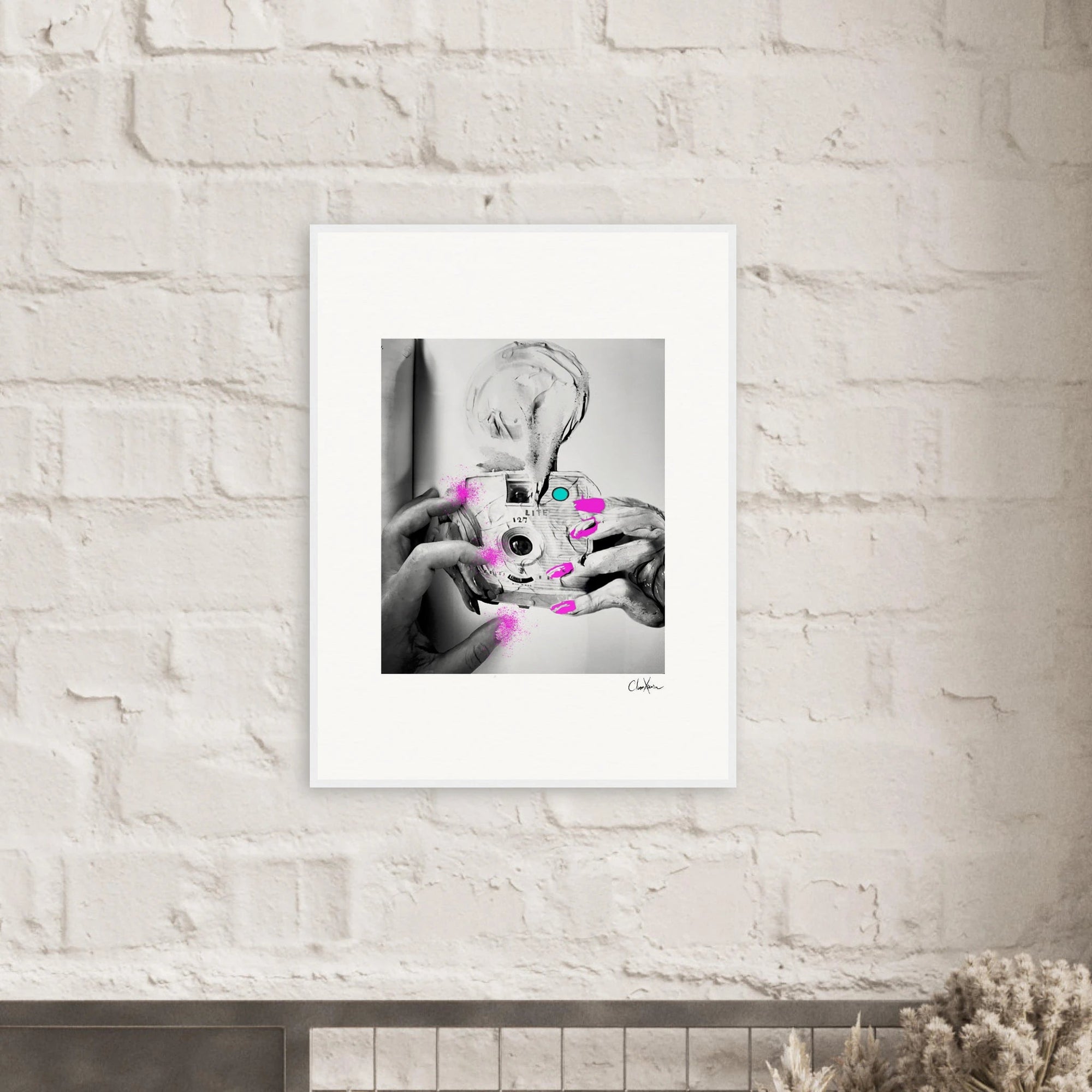 Synch'd Hands Framed print 13x18 cm / 5x7″ White frame 2