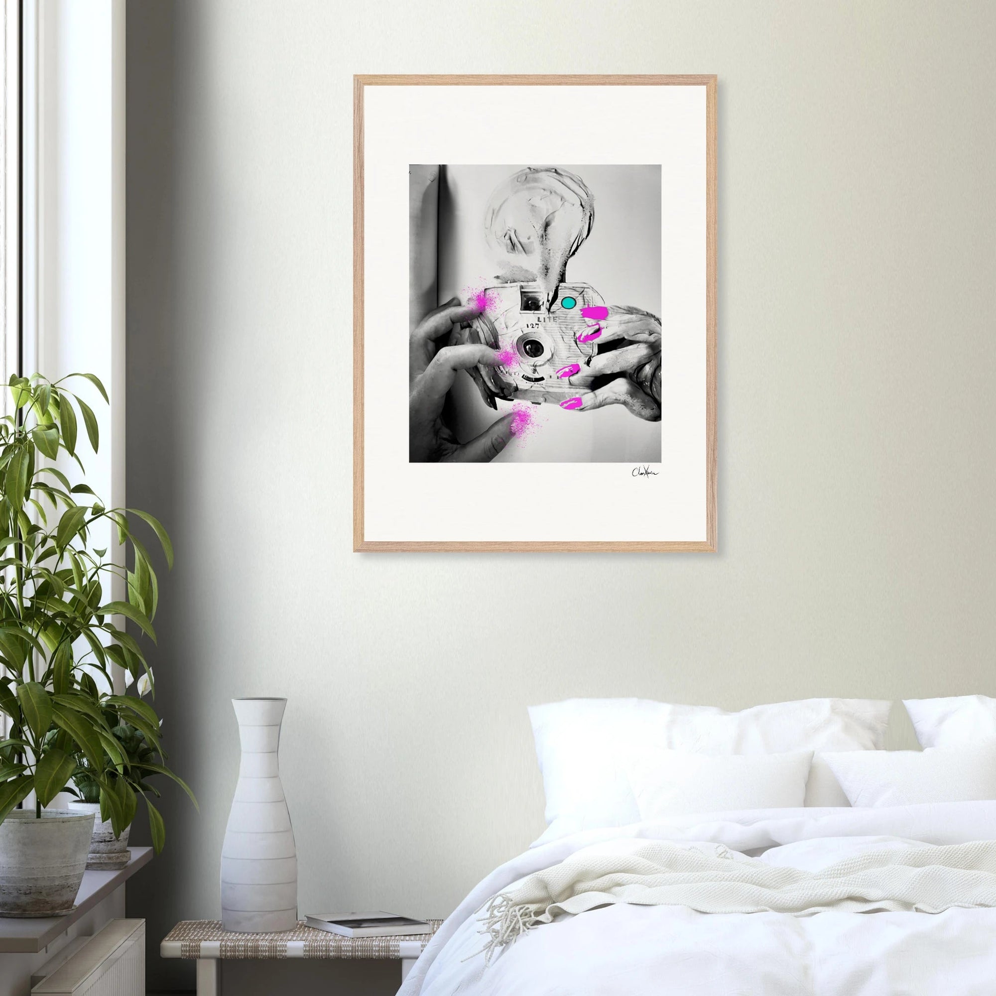 Synch'd Hands Framed print 13x18 cm / 5x7″ White frame 5