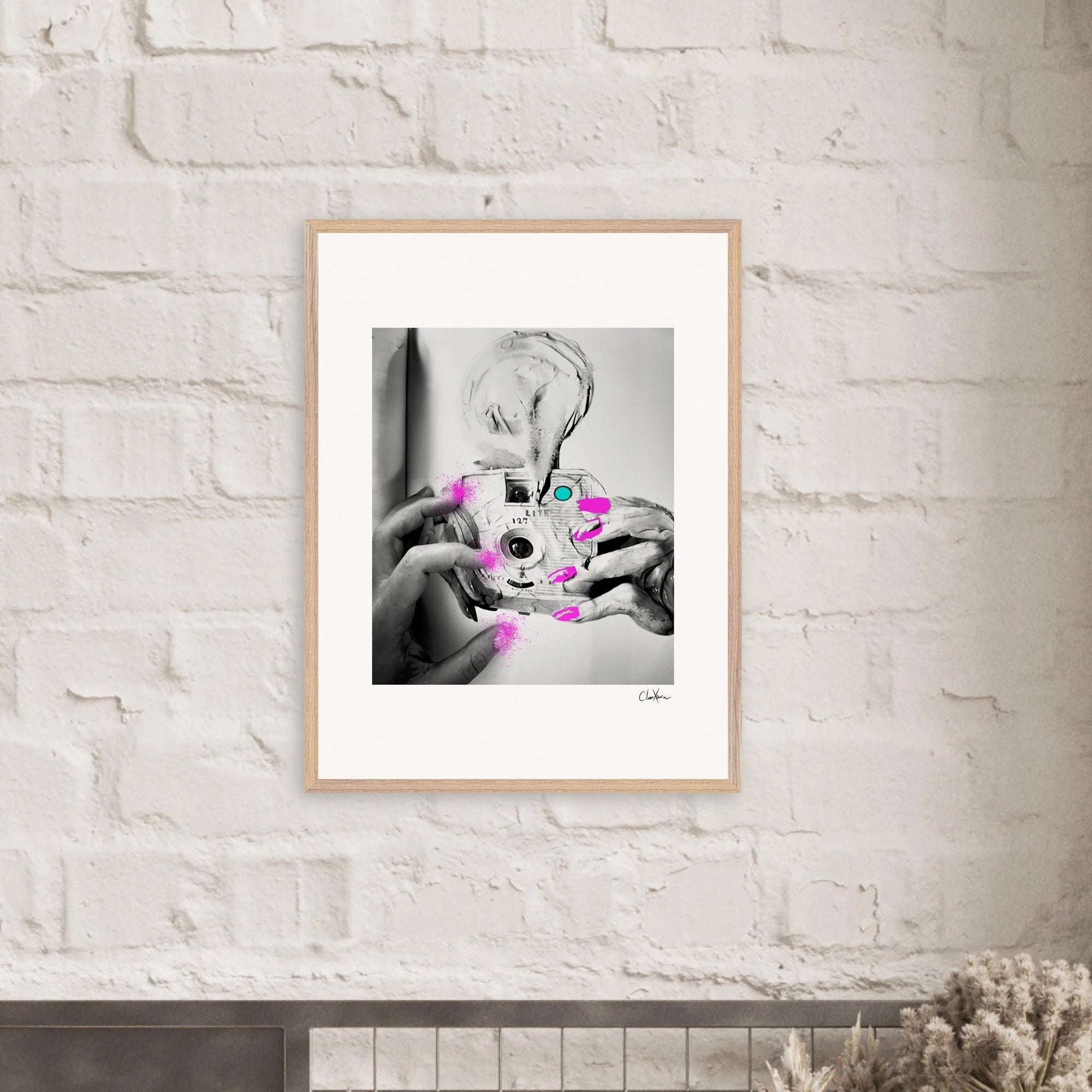 Synch'd Hands Framed print 13x18 cm / 5x7″ White frame 2