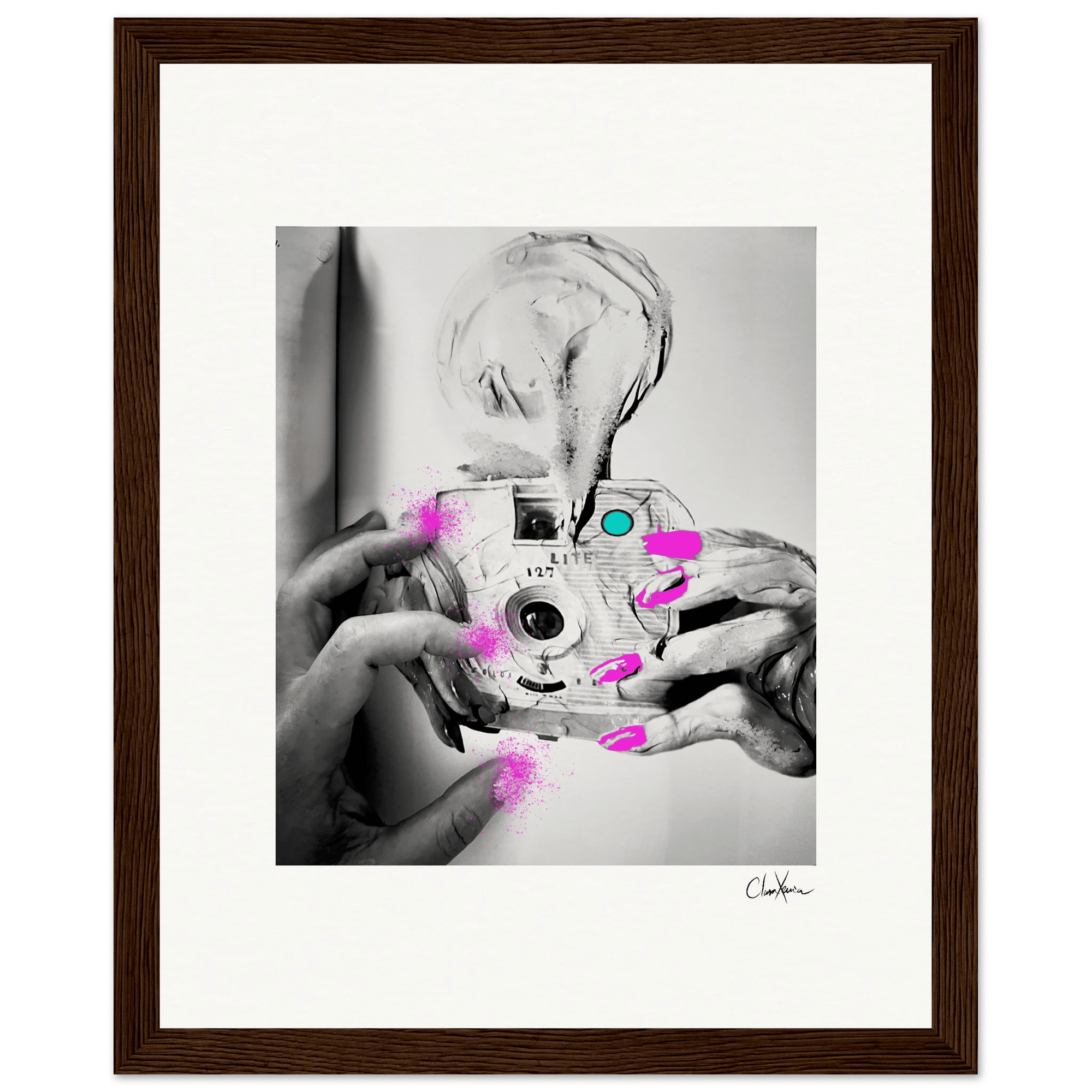 Synch'd Hands Framed print 20x25 cm / 8x10″ Dark wood frame 54