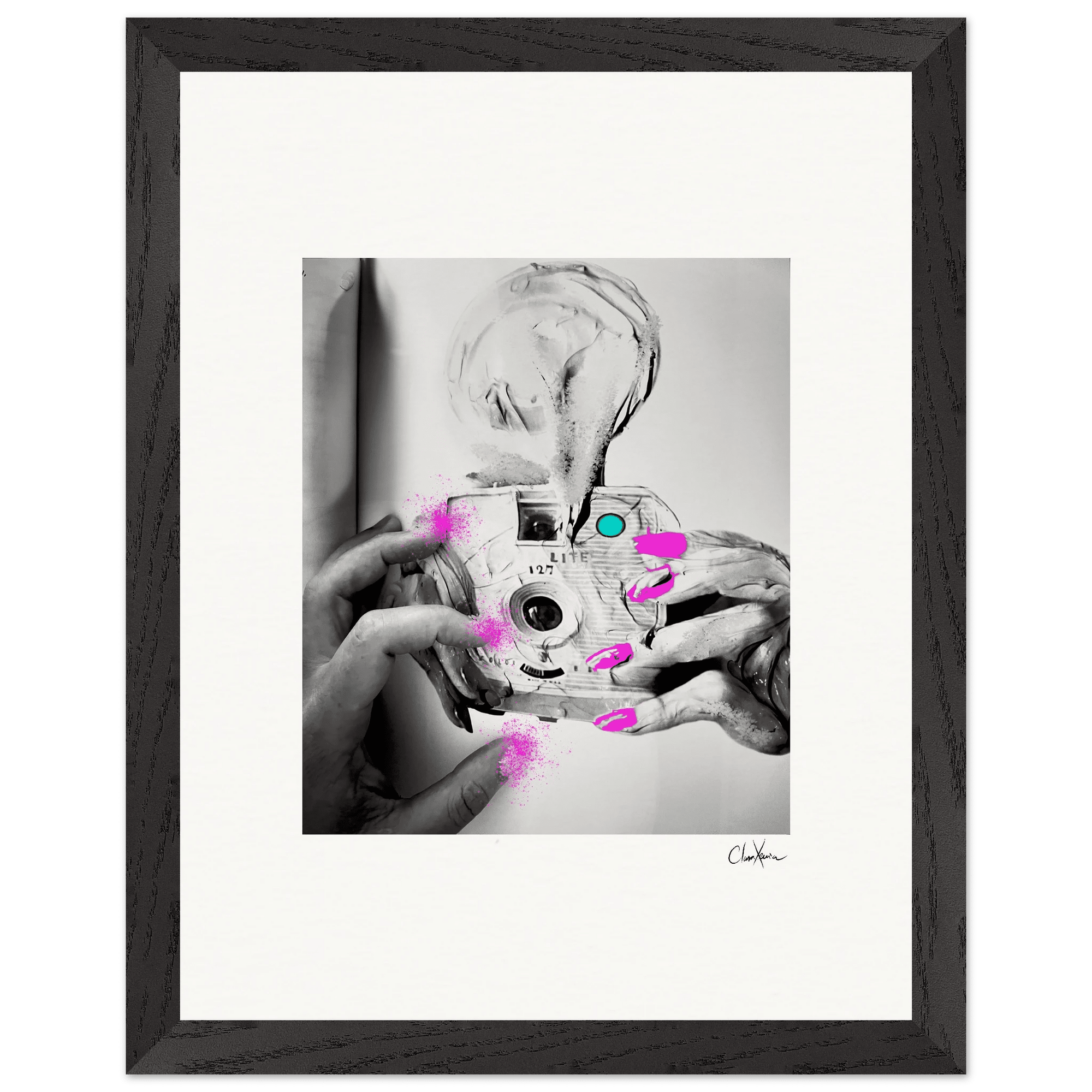 Synch'd Hands Framed print 27x35 cm / 11x14″ Black frame 54
