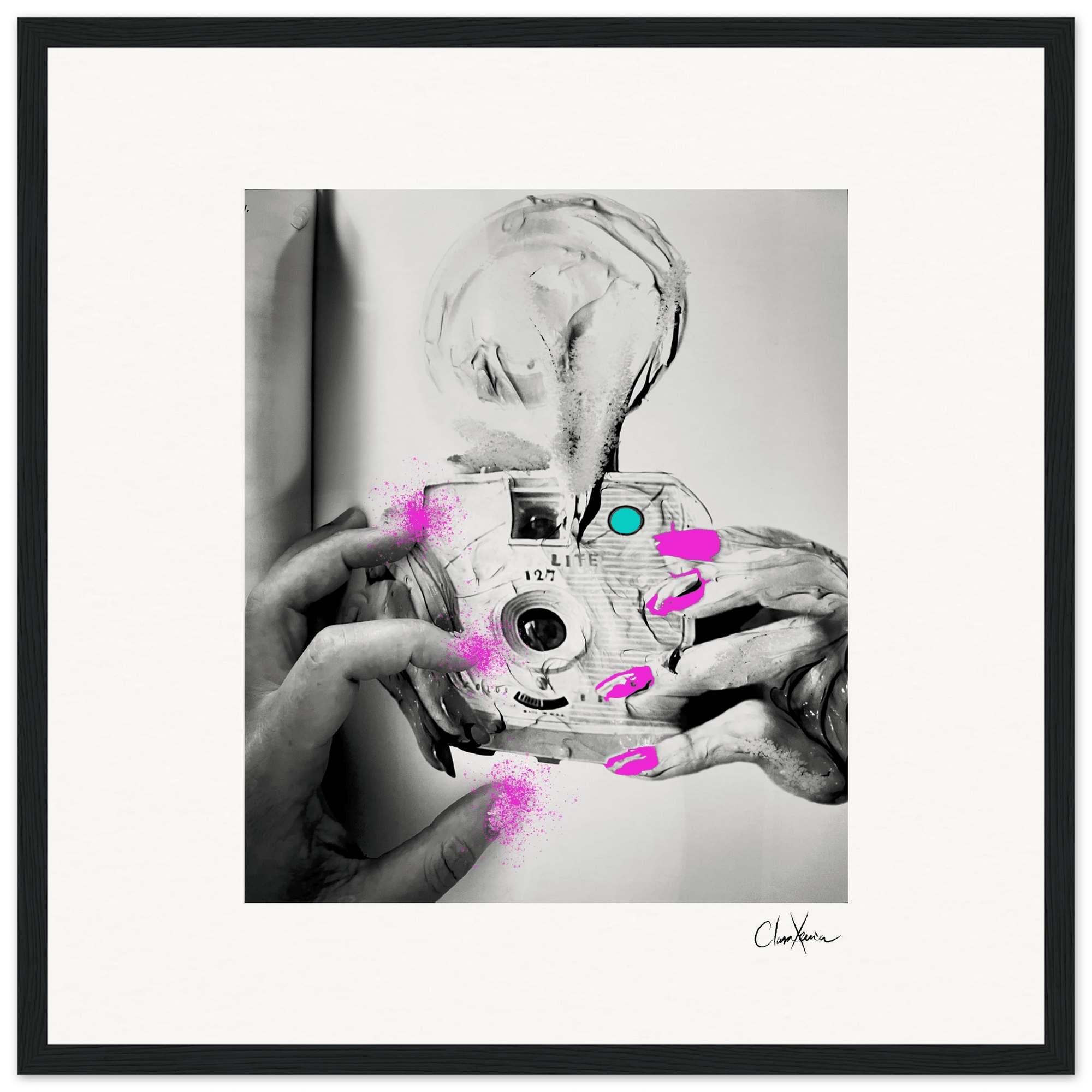 Synch'd Hands Framed print 40x40 cm / 16x16″ Black frame 72