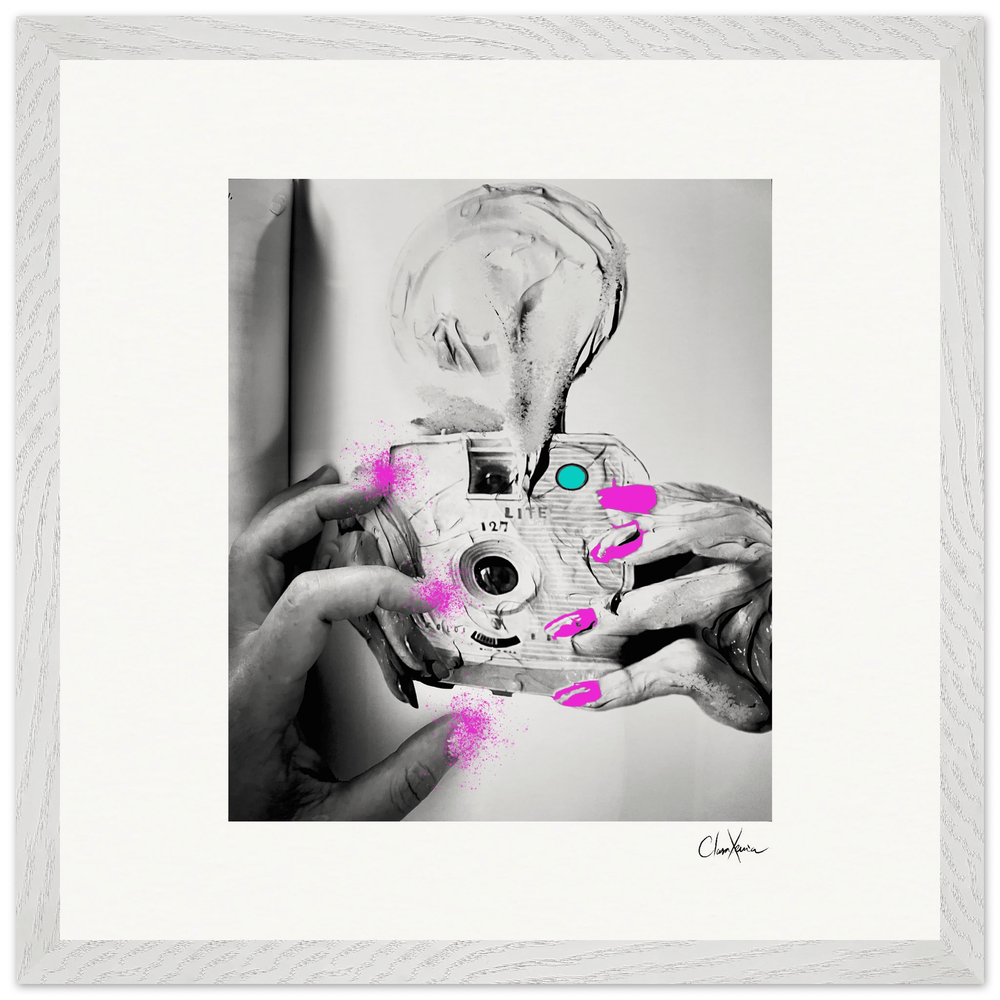 Synch'd Hands Framed print 40x40 cm / 16x16″ White frame 16
