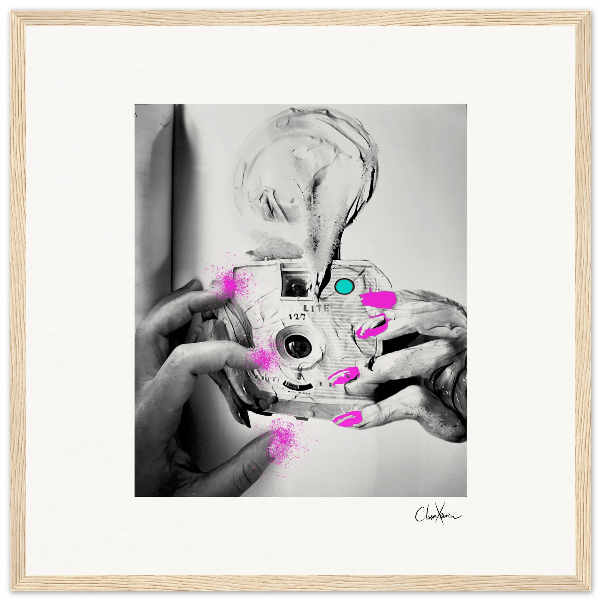 Synch'd Hands Framed print 40x40 cm / 16x16″ Wood frame 27
