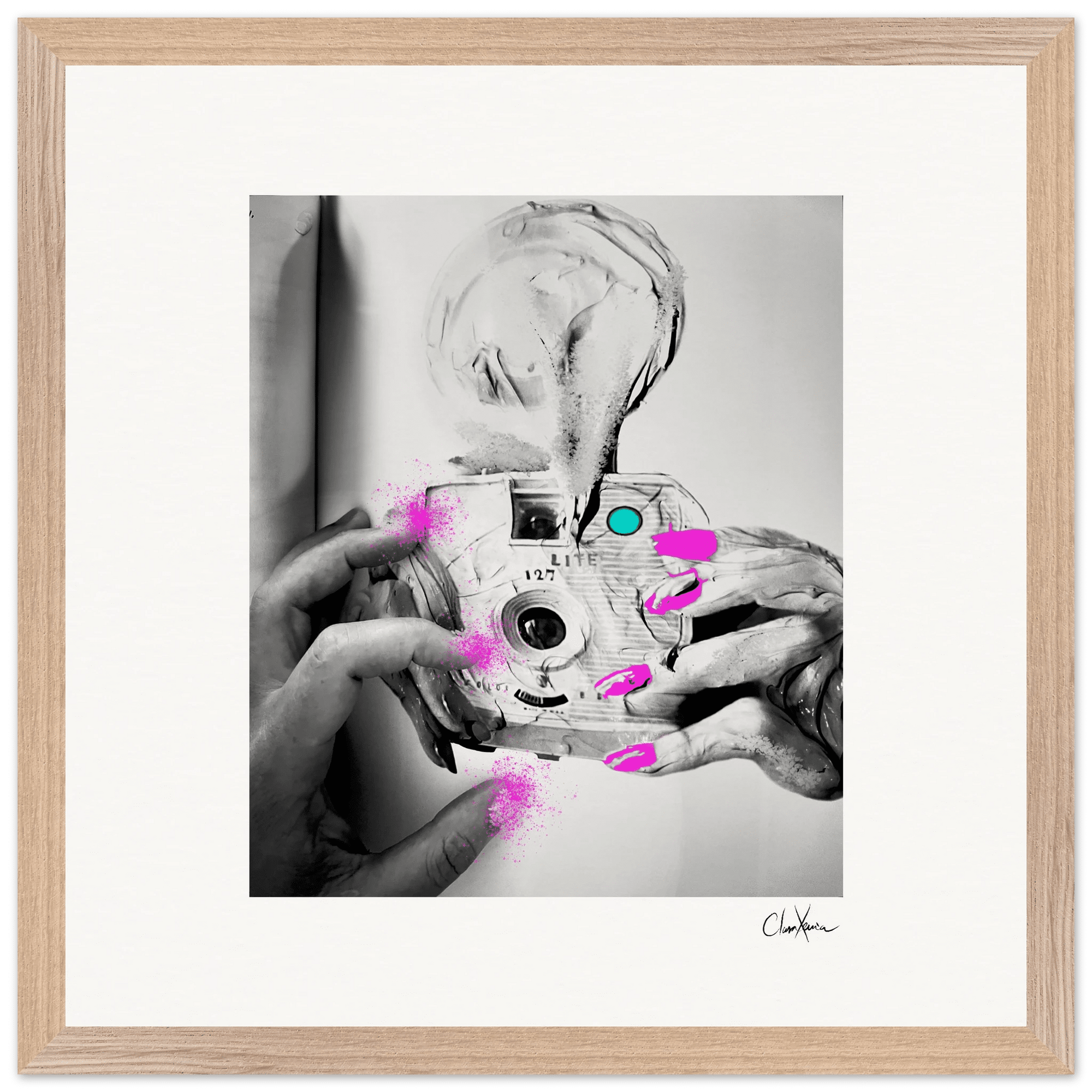 Synch'd Hands Framed print 40x40 cm / 16x16″ Wood frame 31