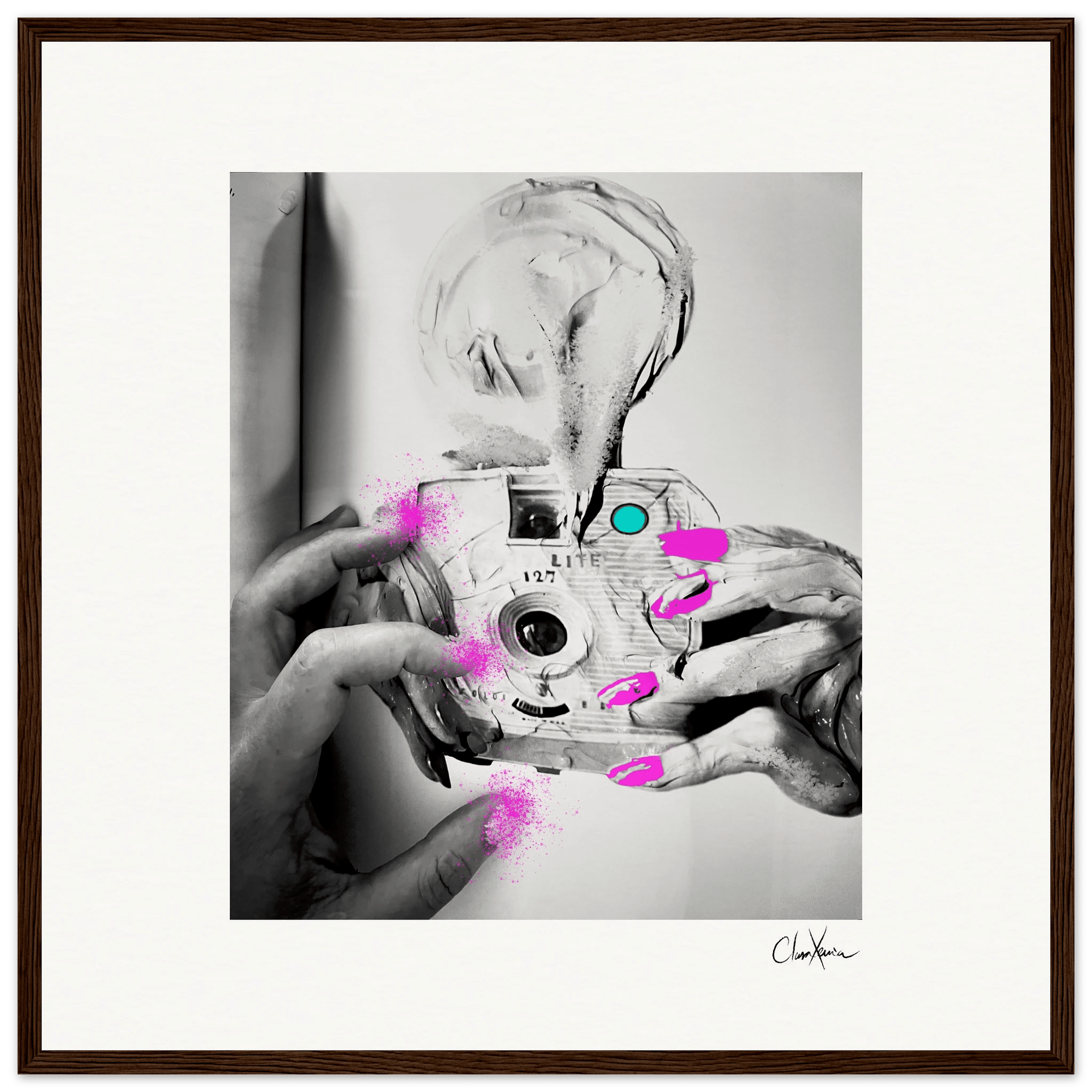 Synch'd Hands Framed print 50x50 cm / 20x20″ Dark wood frame 51